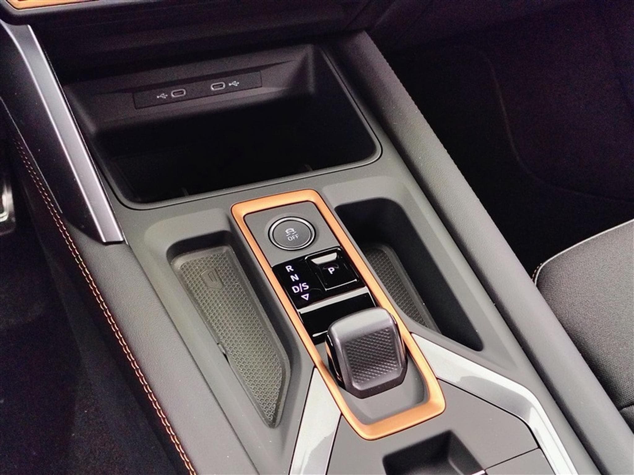 Cupra Formentor 1.5 eTSI 150Cv DSG FULL LED / S-CUIR / CARPLAY (2025) - Foto 12