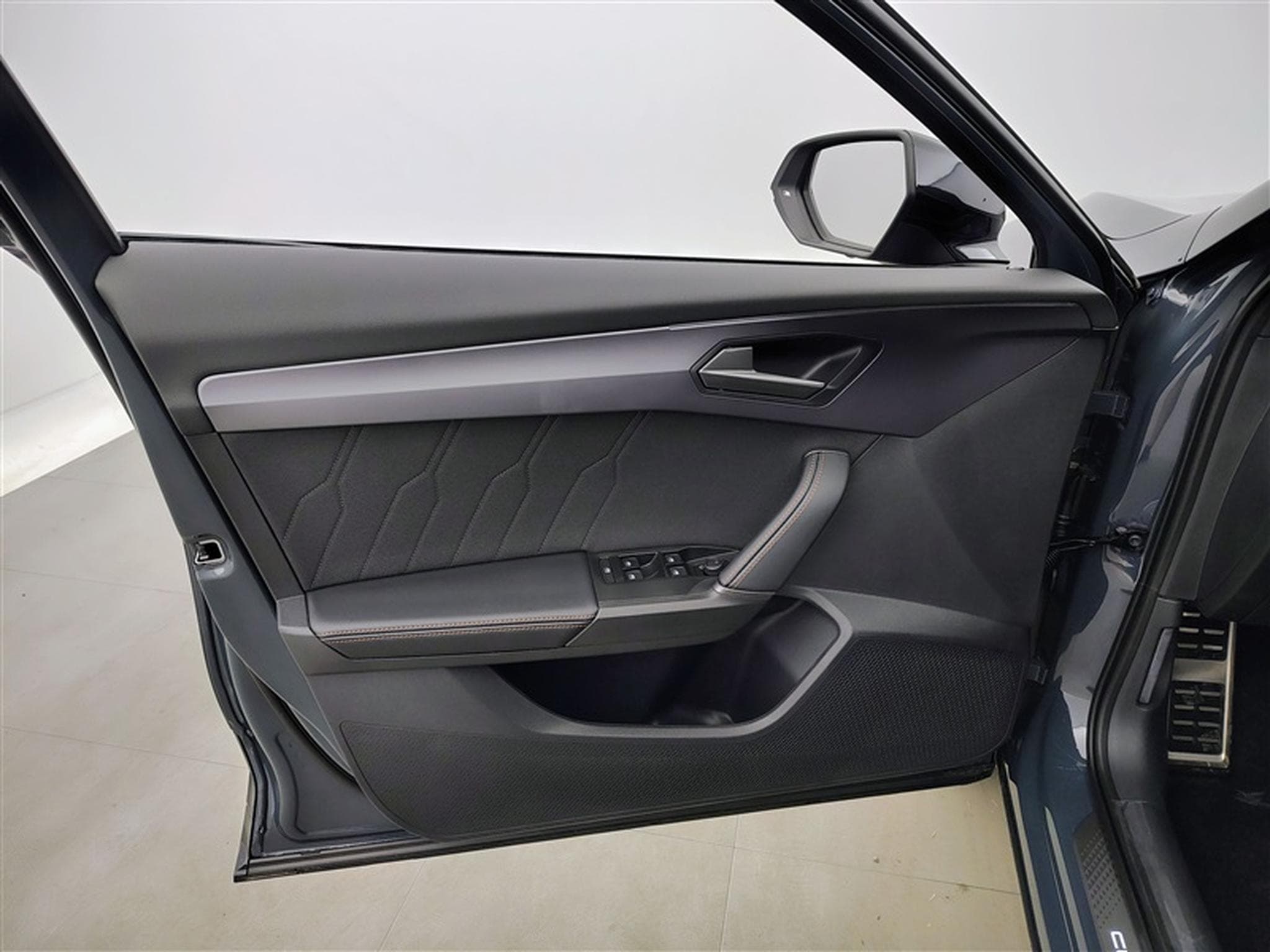 Cupra Formentor 1.5 eTSI 150Cv DSG FULL LED / S-CUIR / CARPLAY (2025) - Foto 17