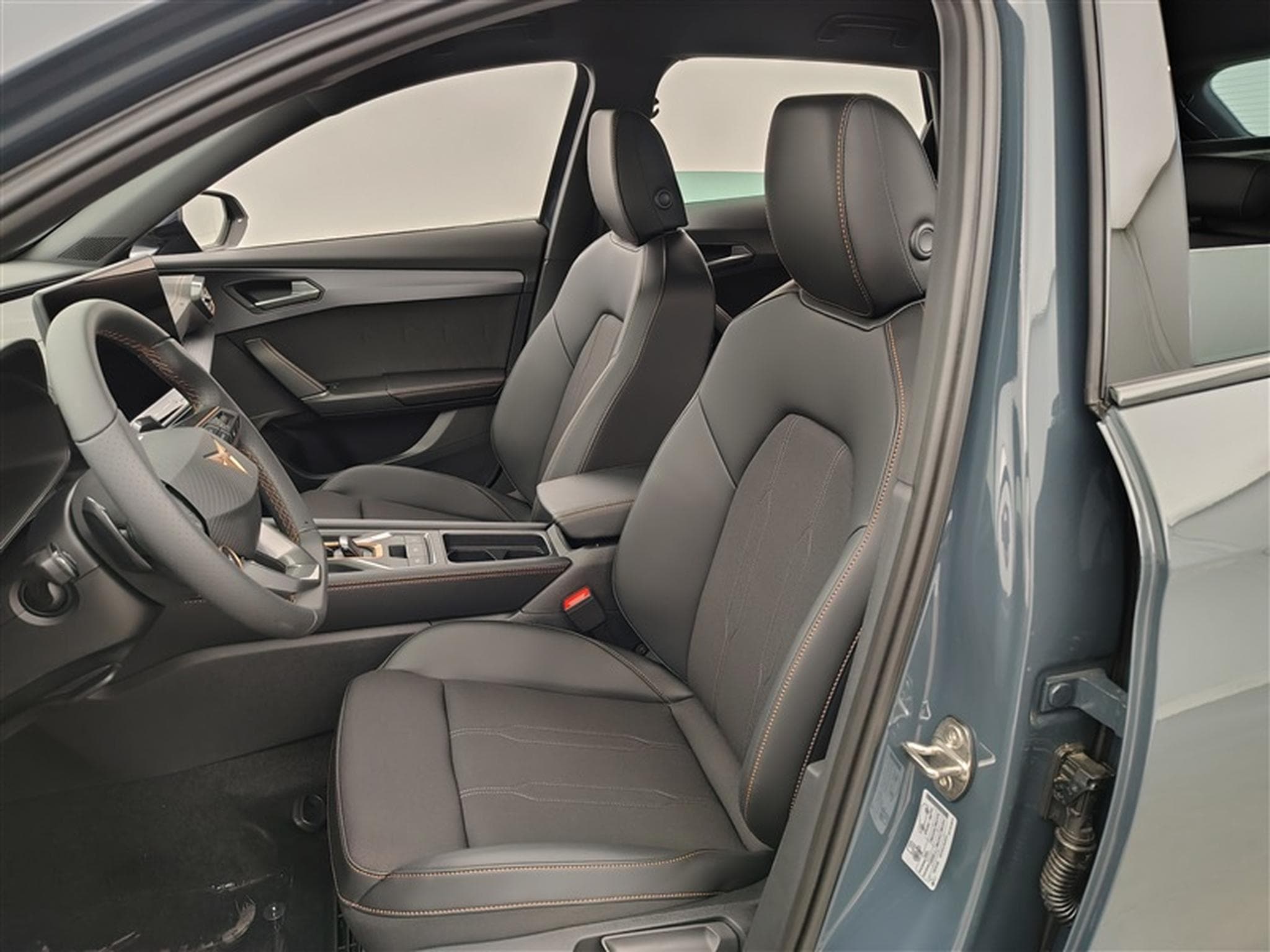 Cupra Formentor 1.5 eTSI 150Cv DSG FULL LED / S-CUIR / CARPLAY (2025) - Foto 7