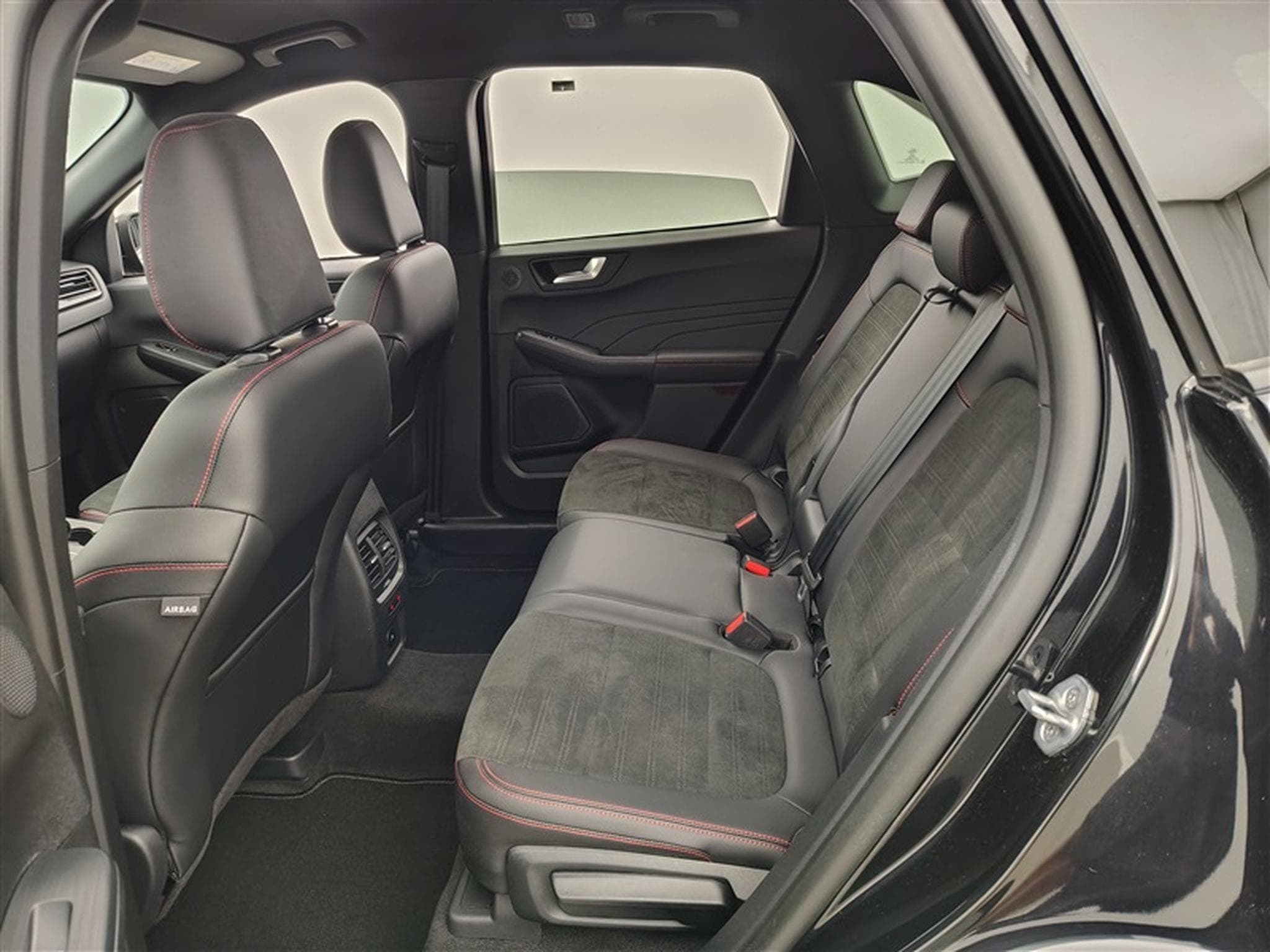 Ford Kuga 2.0 TDCi 120cv PowerShift ST-Line NAVI / FULL LED / CAMERA (2023) - Foto 13