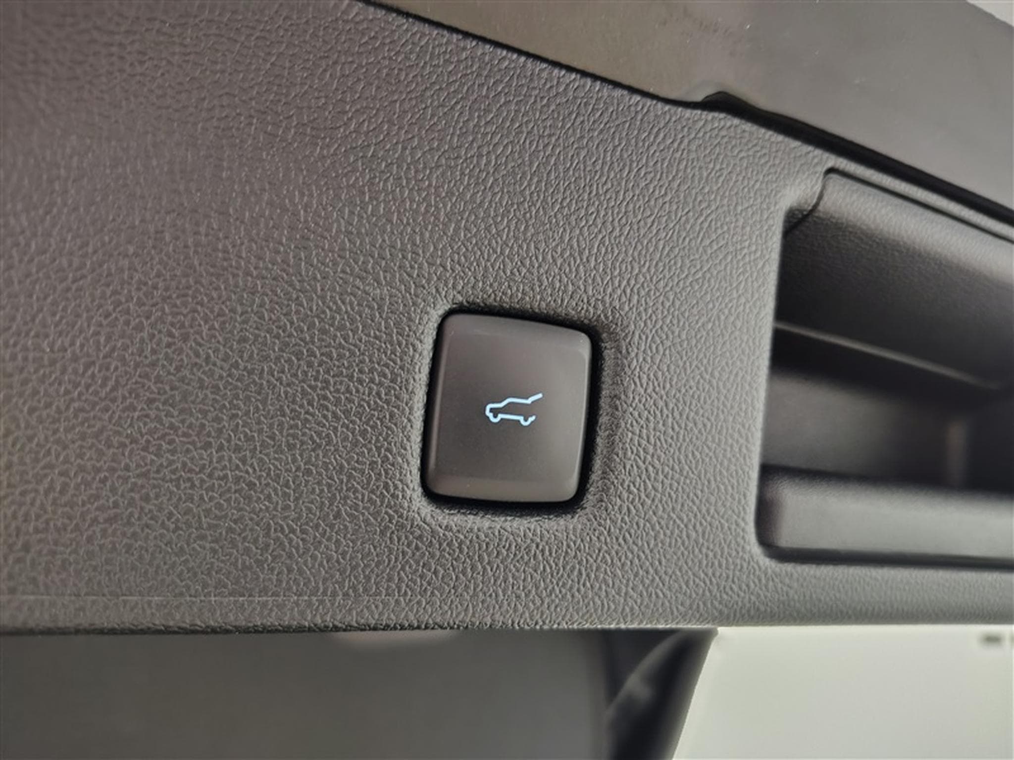 Ford Kuga 2.0 TDCi 120cv PowerShift ST-Line NAVI / FULL LED / CAMERA (2023) - Foto 19