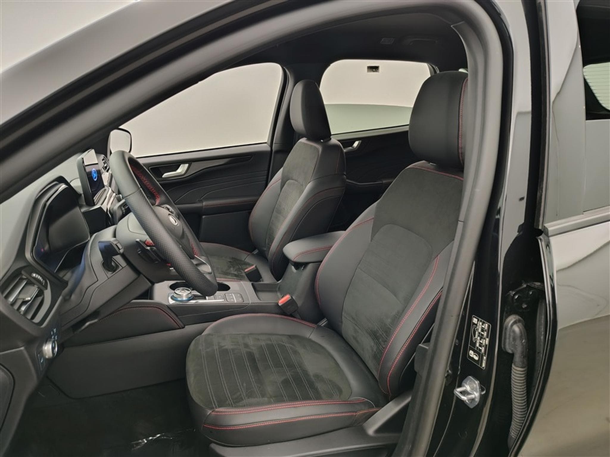 Ford Kuga 2.0 TDCi 120cv PowerShift ST-Line NAVI / FULL LED / CAMERA (2023) - Foto 7