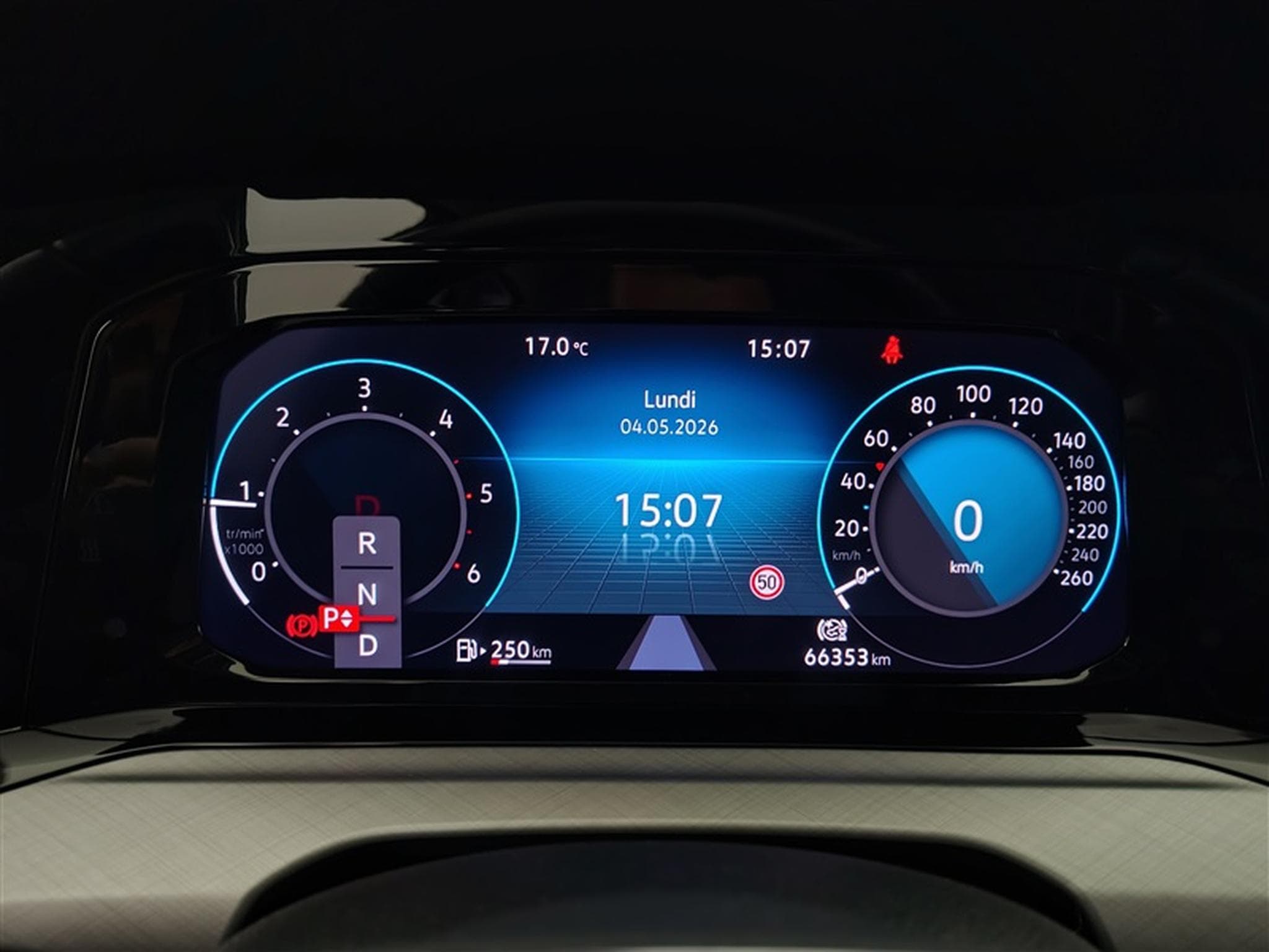 VW Golf 2.0 SCR TDi Life Business Premium DSG (2024) - Photo 10