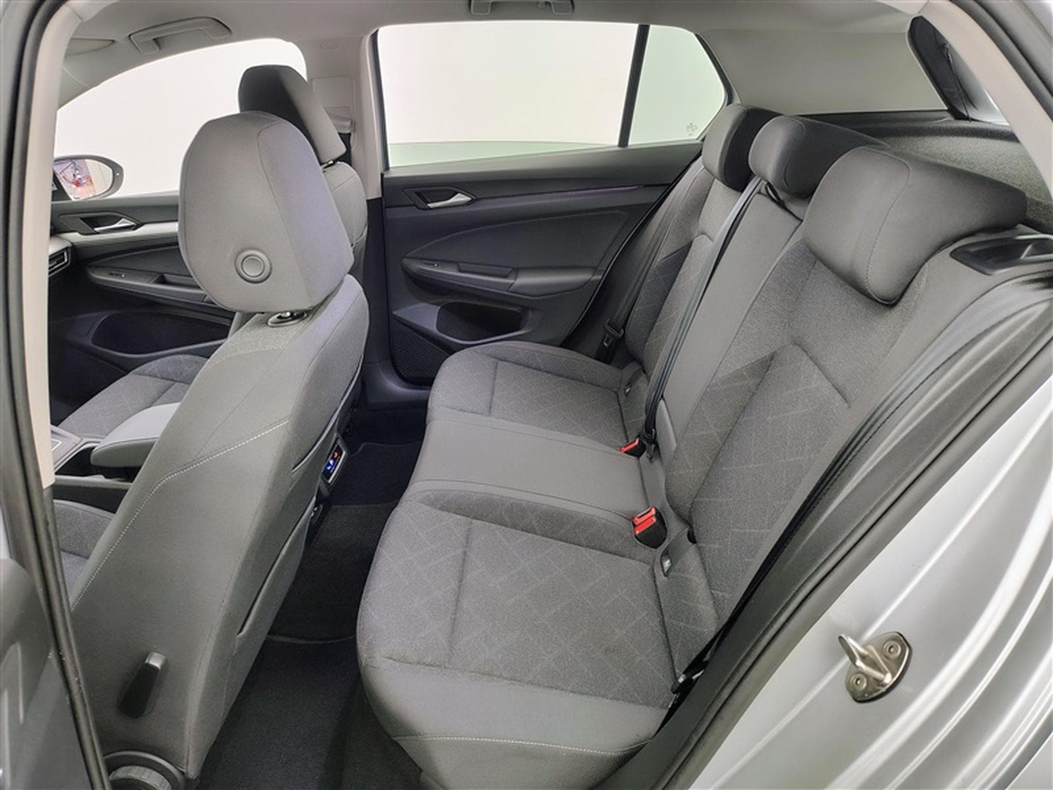 VW Golf 2.0 SCR TDi Life Business Premium DSG (2024) - Photo 13