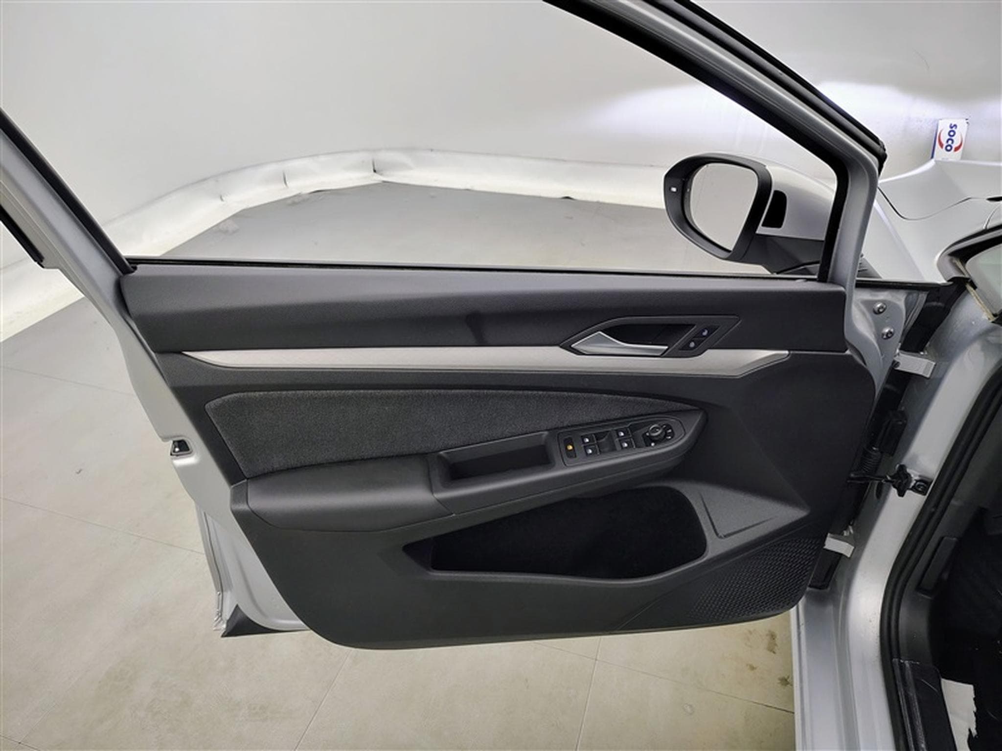 VW Golf 2.0 SCR TDi Life Business Premium DSG (2024) - Photo 17