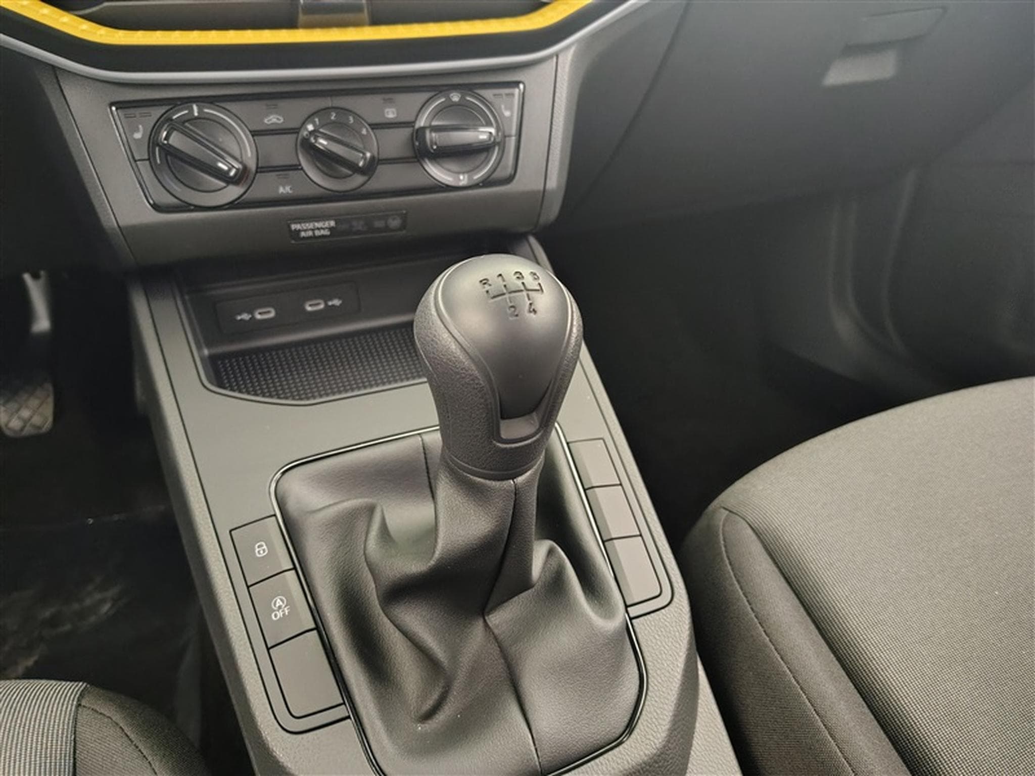 Seat Arona 1.0 TSI 95cv Style CARPLAY / PDC AR (2026) - Foto 12