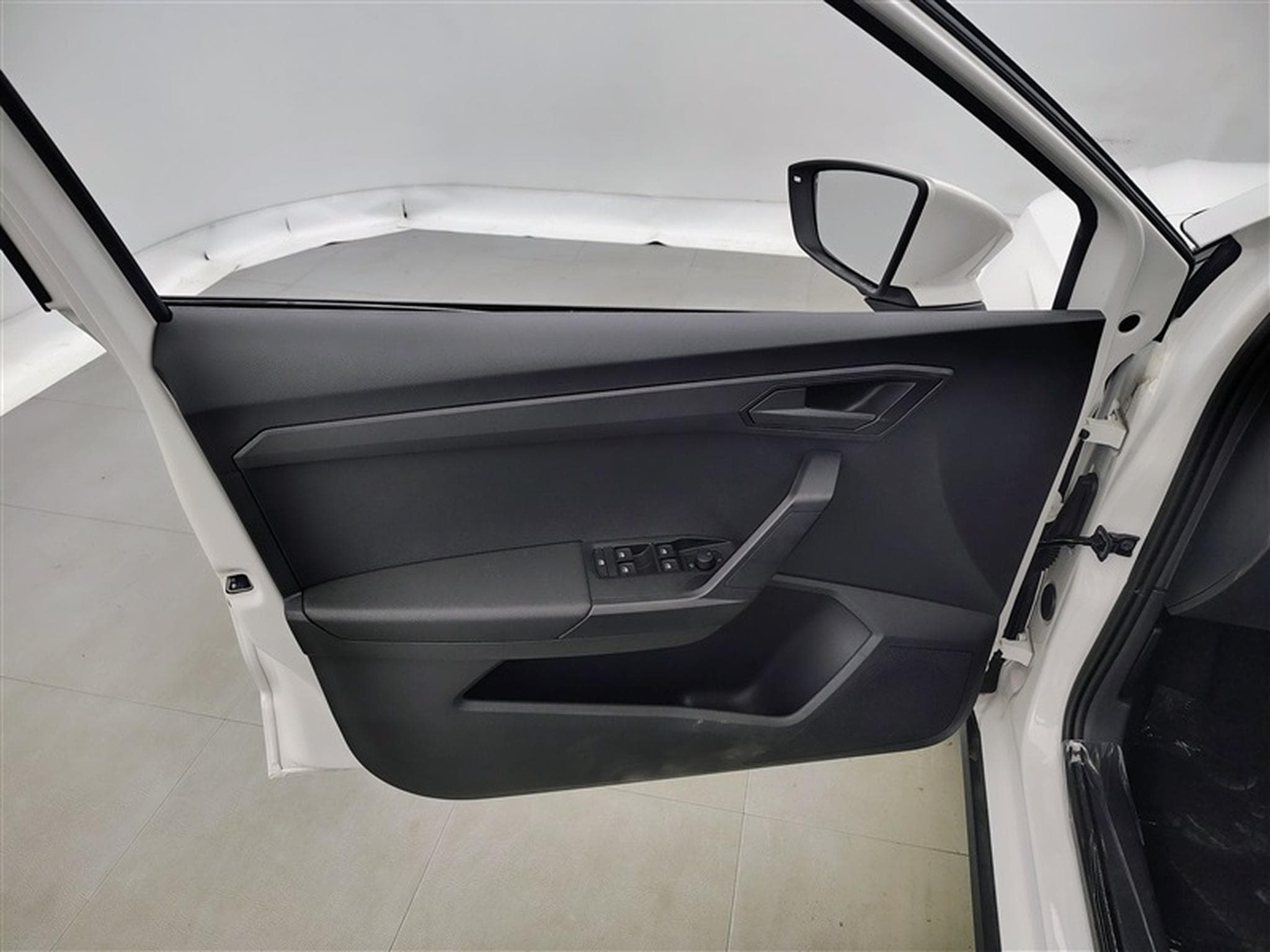 Seat Arona 1.0 TSI 95cv Style CARPLAY / PDC AR (2026) - Foto 17
