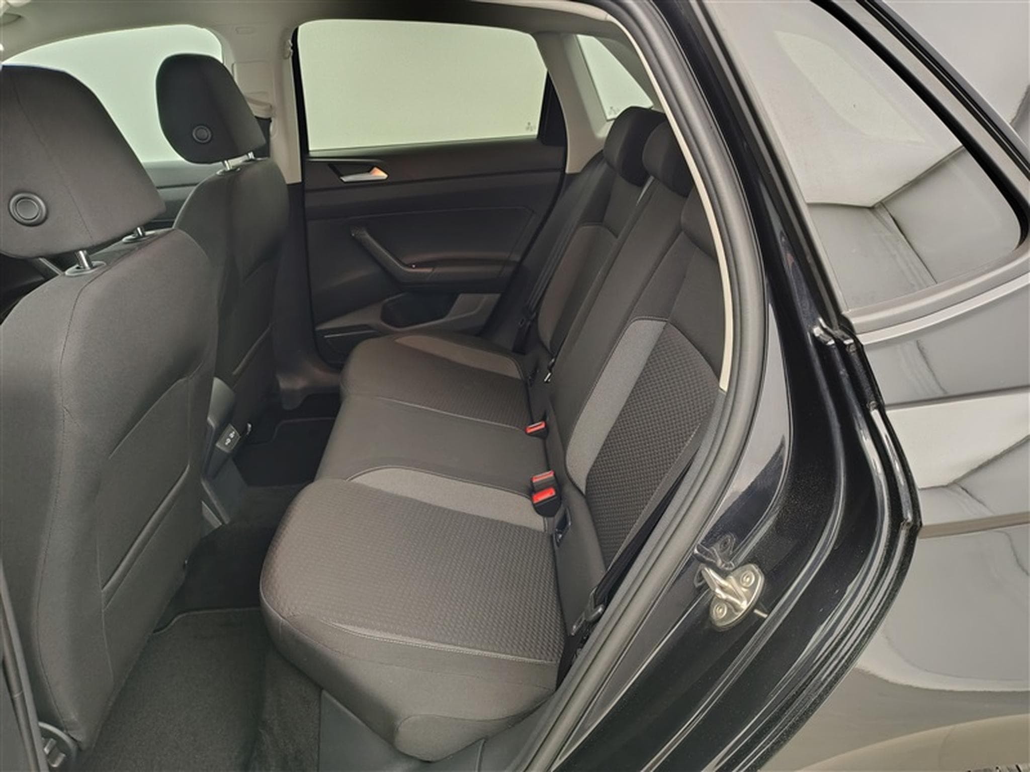 VW Polo 1.0 TSI 95Cv DSG Urban CARPLAY / CAMERA / PDC / ALU (2024) - Foto 13