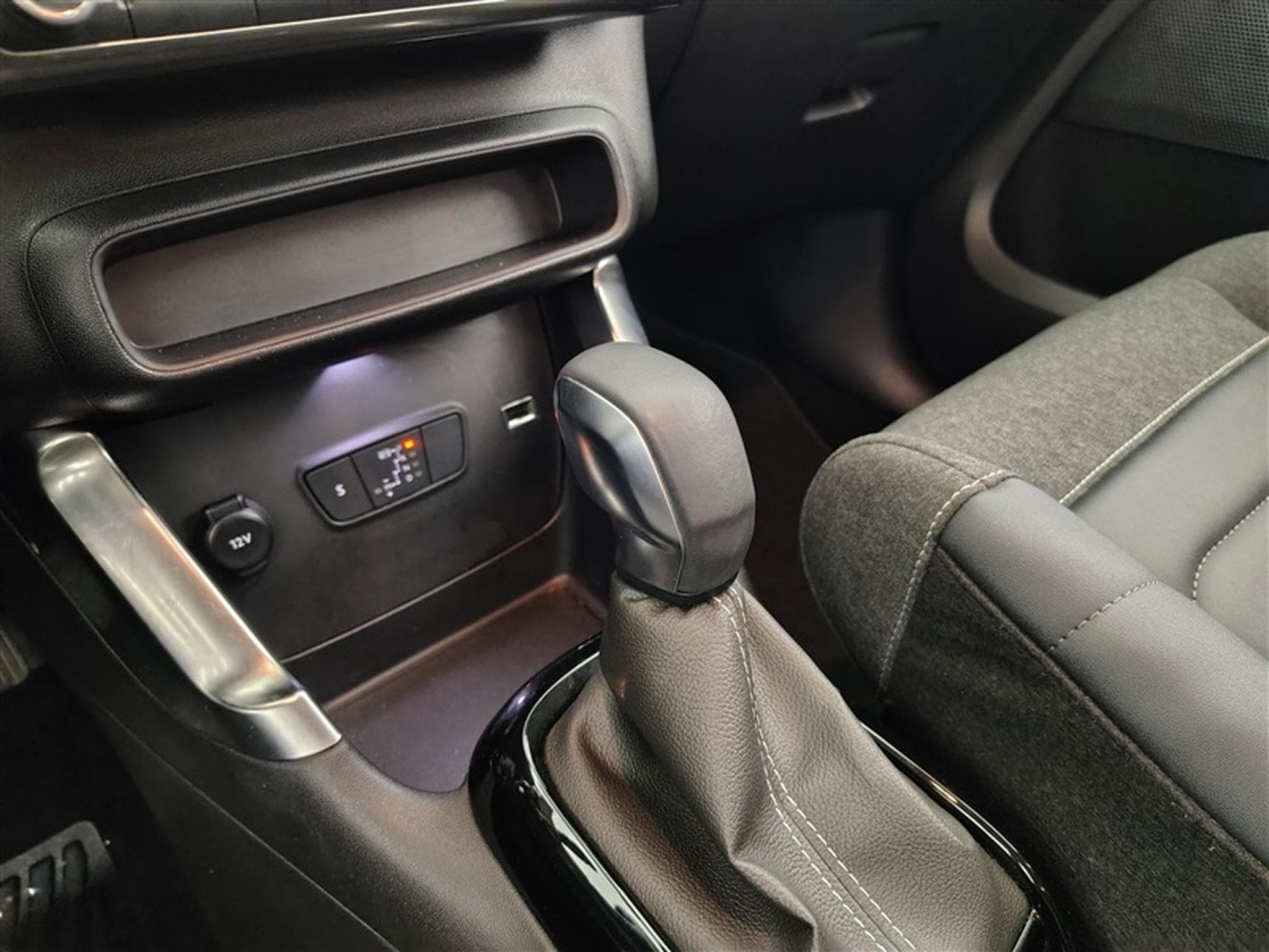 Citroen C3 Aircross 1.2 PureTech Shine EAT6 NAVI / S-CUIR / FULL LED (2024) - Foto 12