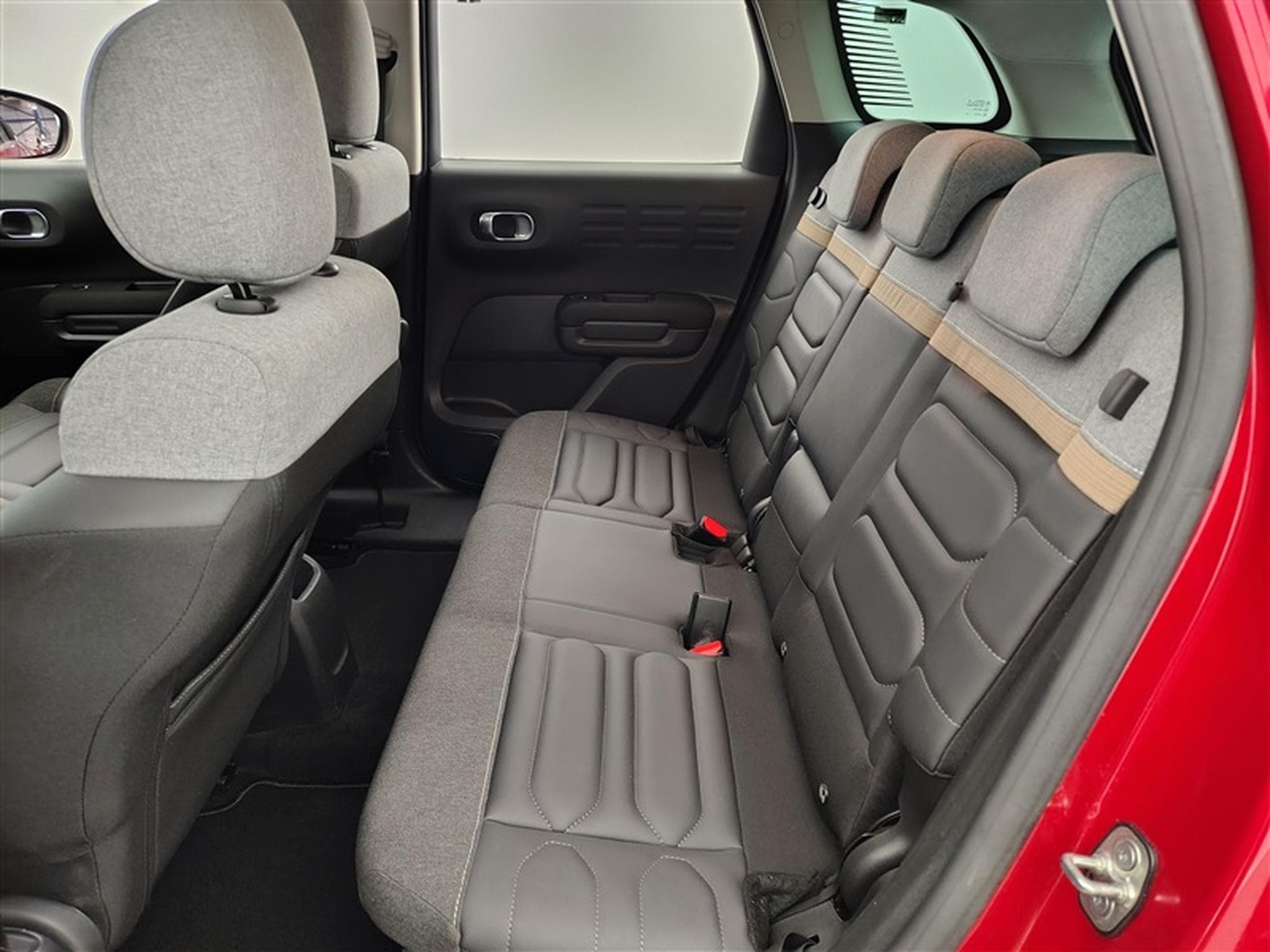 Citroen C3 Aircross 1.2 PureTech Shine EAT6 NAVI / S-CUIR / FULL LED (2024) - Foto 13