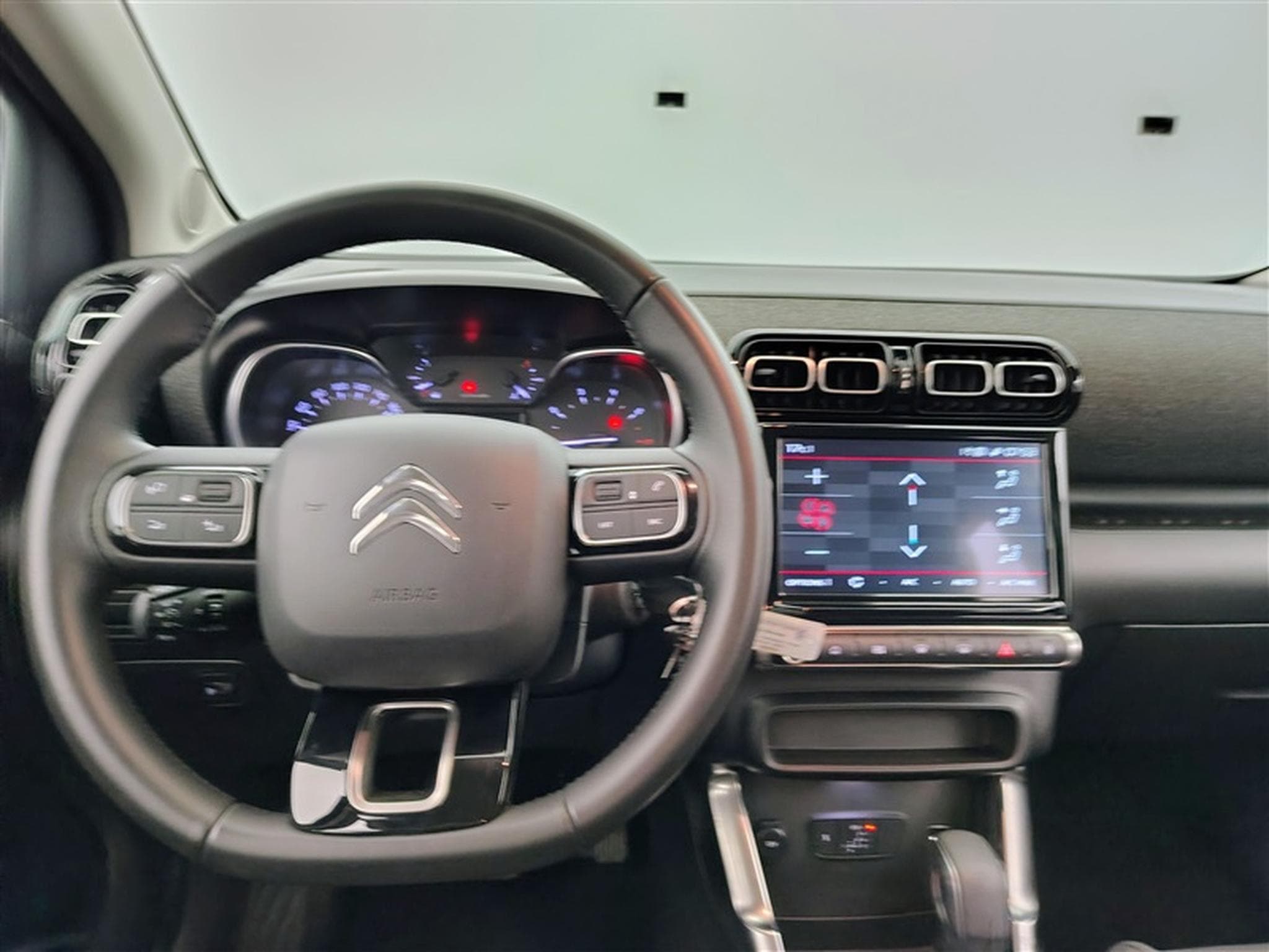 Citroen C3 Aircross 1.2 PureTech Shine EAT6 NAVI / S-CUIR / FULL LED (2024) - Foto 9