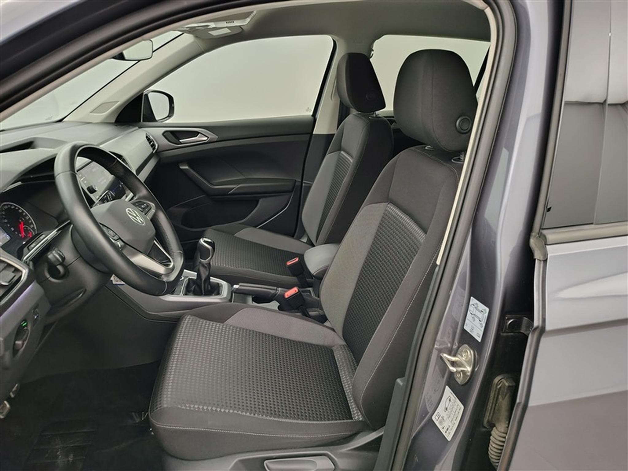 VW T-Cross 1.0 TSI Active NAVI/JA/PDC (2022) - Foto 7