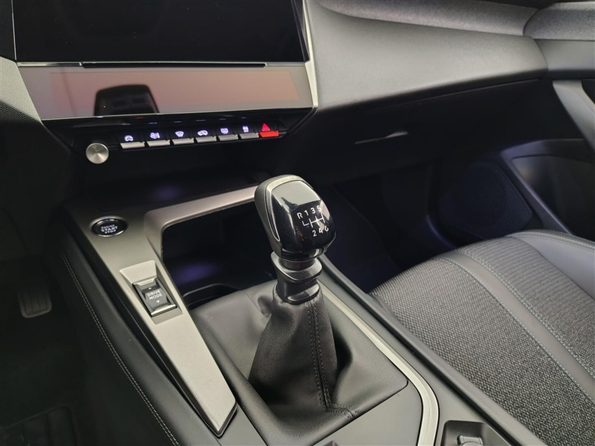 Peugeot 308 1.2 PureTech Allure NAVI / CAMERA / CARPLAY (2023) - Foto 12