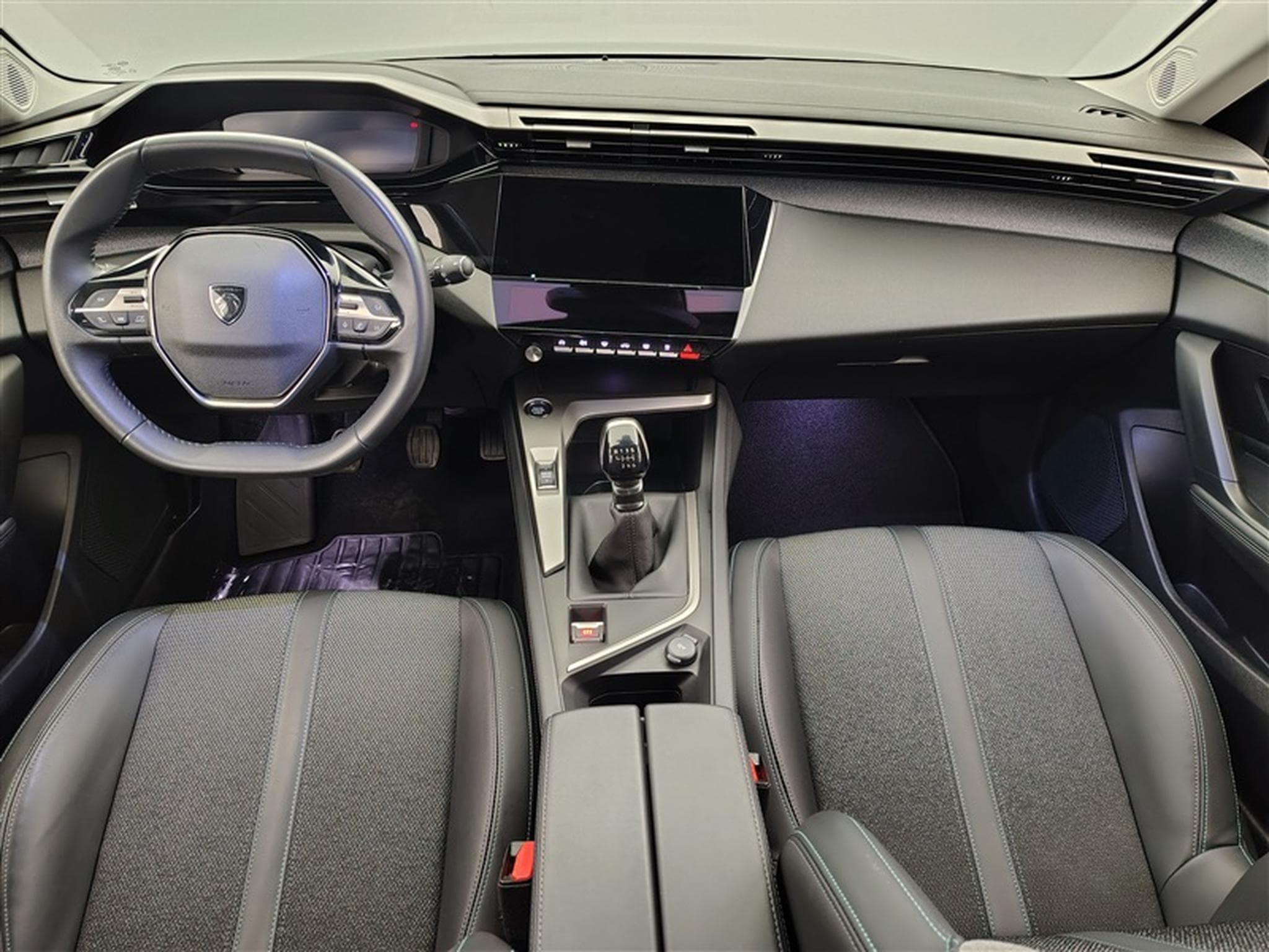 Peugeot 308 1.2 PureTech Allure NAVI / CAMERA / CARPLAY (2023) - Foto 8