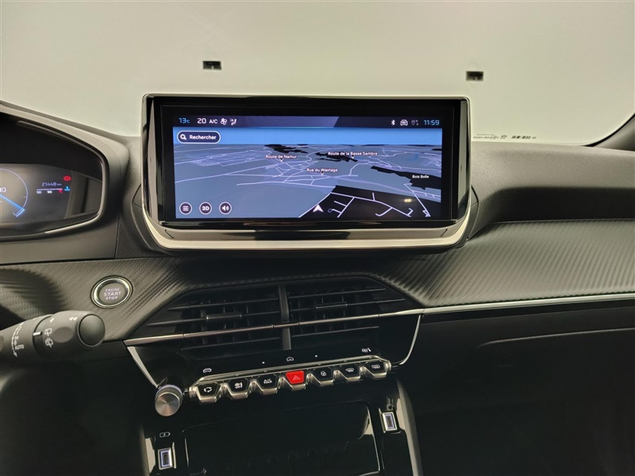 Peugeot 2008 1.2 PureTech Allure CARPLAY / FULL LED / S-CUIR / PDC (2024) - Photo 11