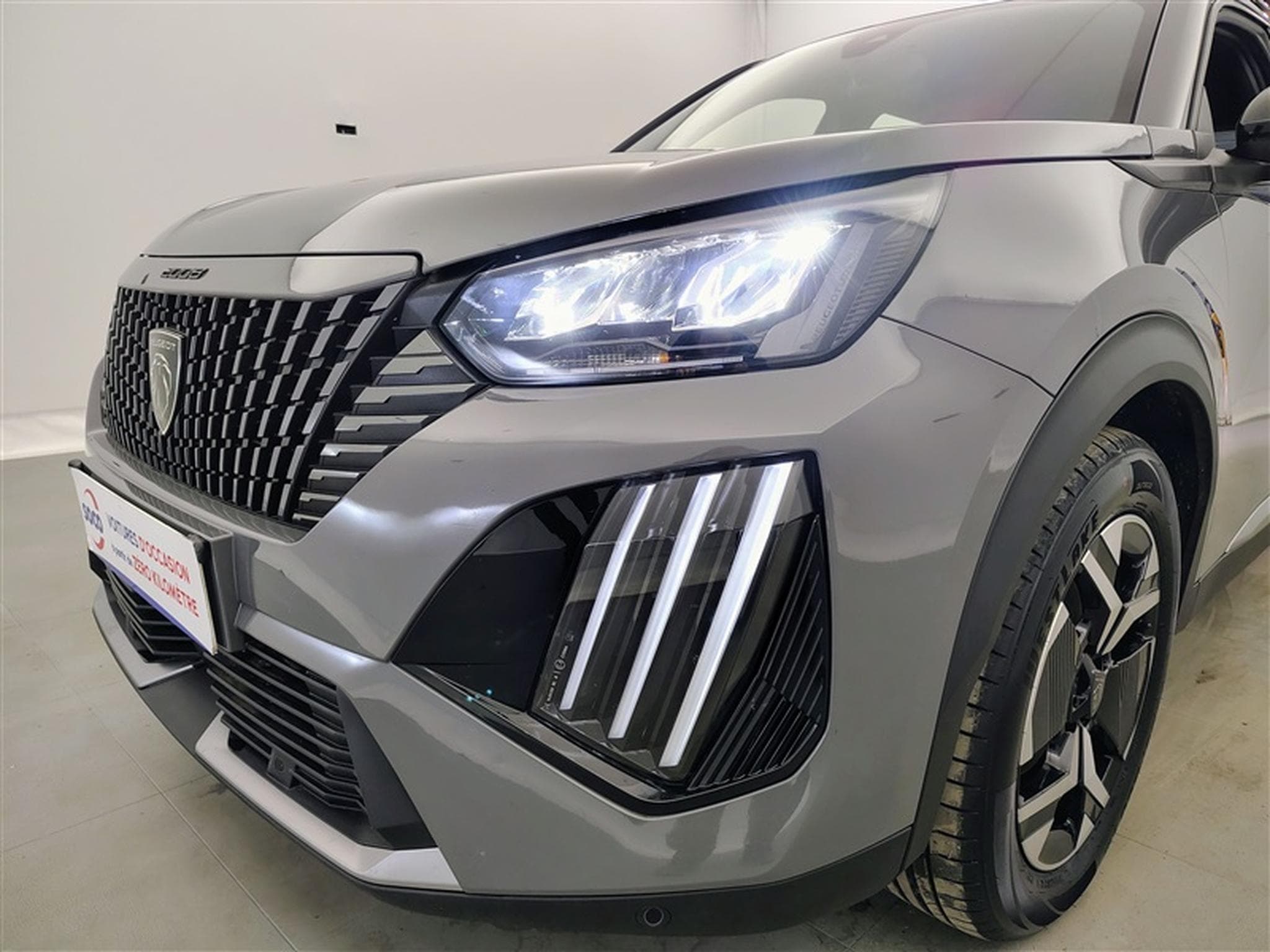 Peugeot 2008 1.2 PureTech Allure CARPLAY / FULL LED / S-CUIR / PDC (2024) - Photo 15