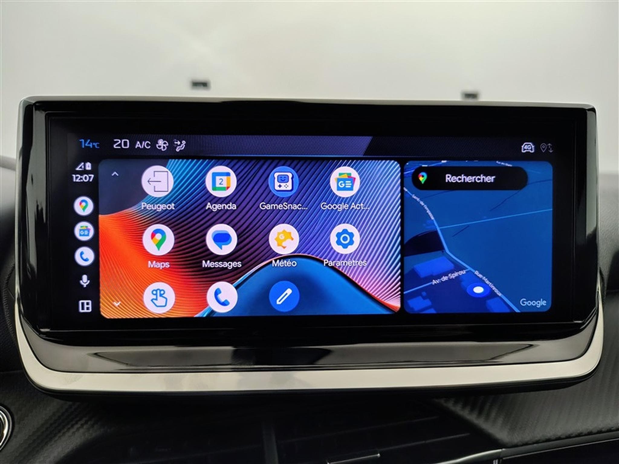 Peugeot 2008 1.2 PureTech Allure CARPLAY / FULL LED / S-CUIR / PDC (2024) - Photo 20