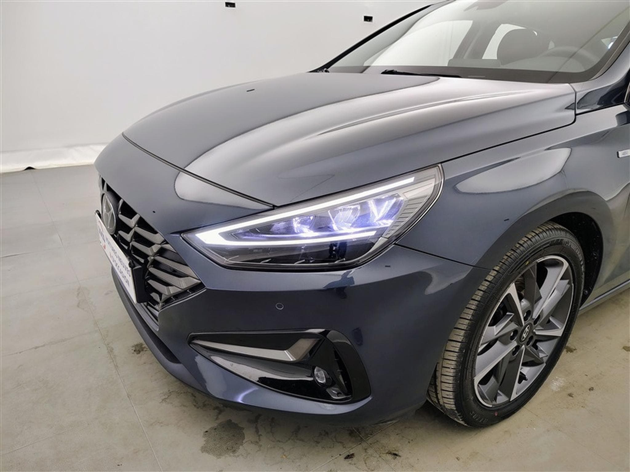 Hyundai i30 Fastback 1.0 T MHEV Sky 7DCT 48V *NAVI/CAM/CUIR/FULL LED* (2023) - Photo 15