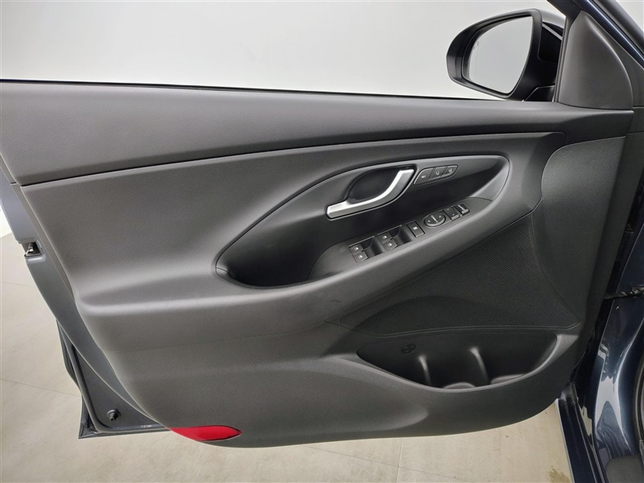 Hyundai i30 Fastback 1.0 T MHEV Sky 7DCT 48V *NAVI/CAM/CUIR/FULL LED* (2023) - Photo 17
