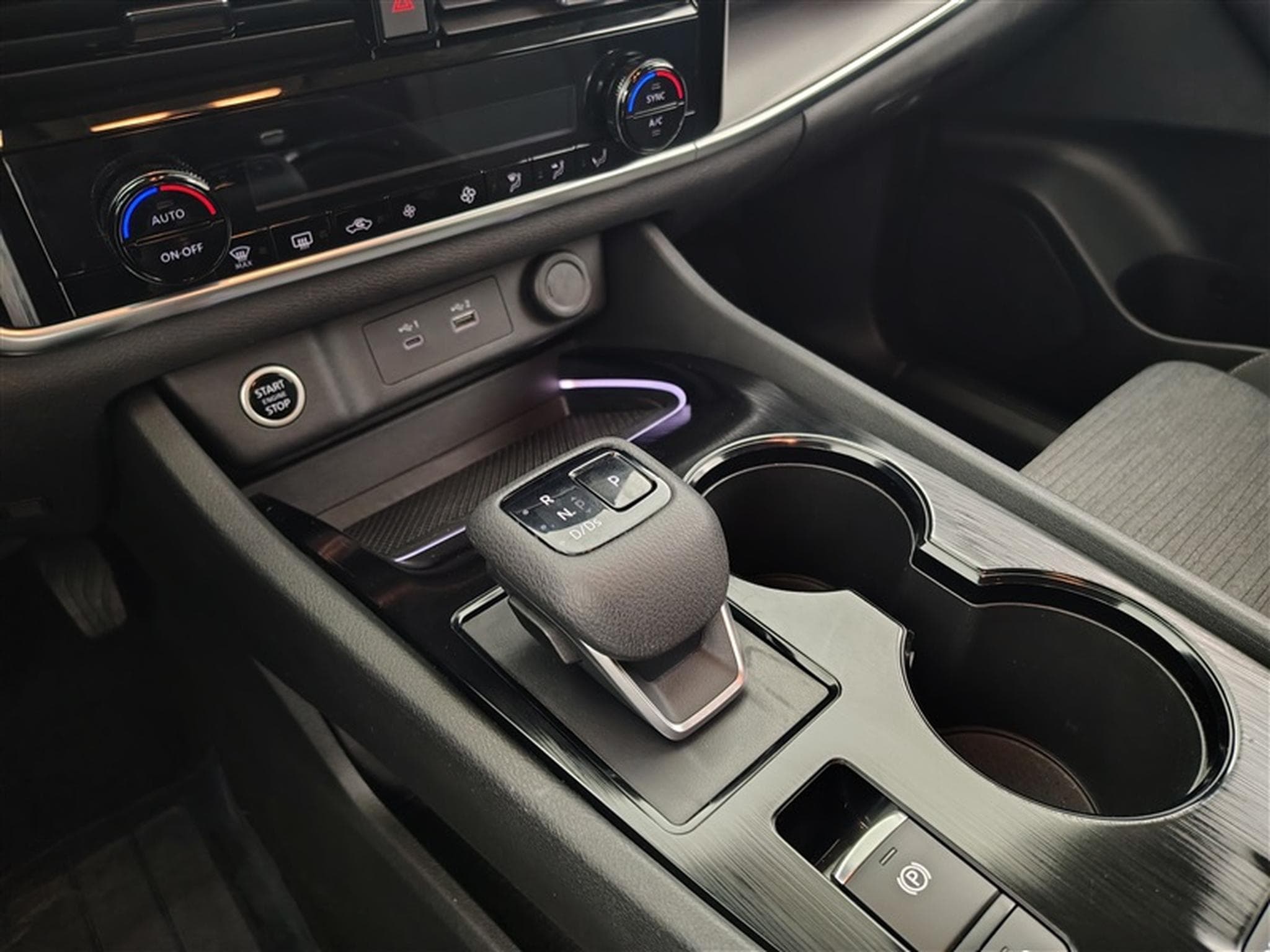 Nissan X-Trail 1.5 DIG-T 2WD N-Connecta 7pl.DCT NAVI / FULL LED (2023) - Photo 12