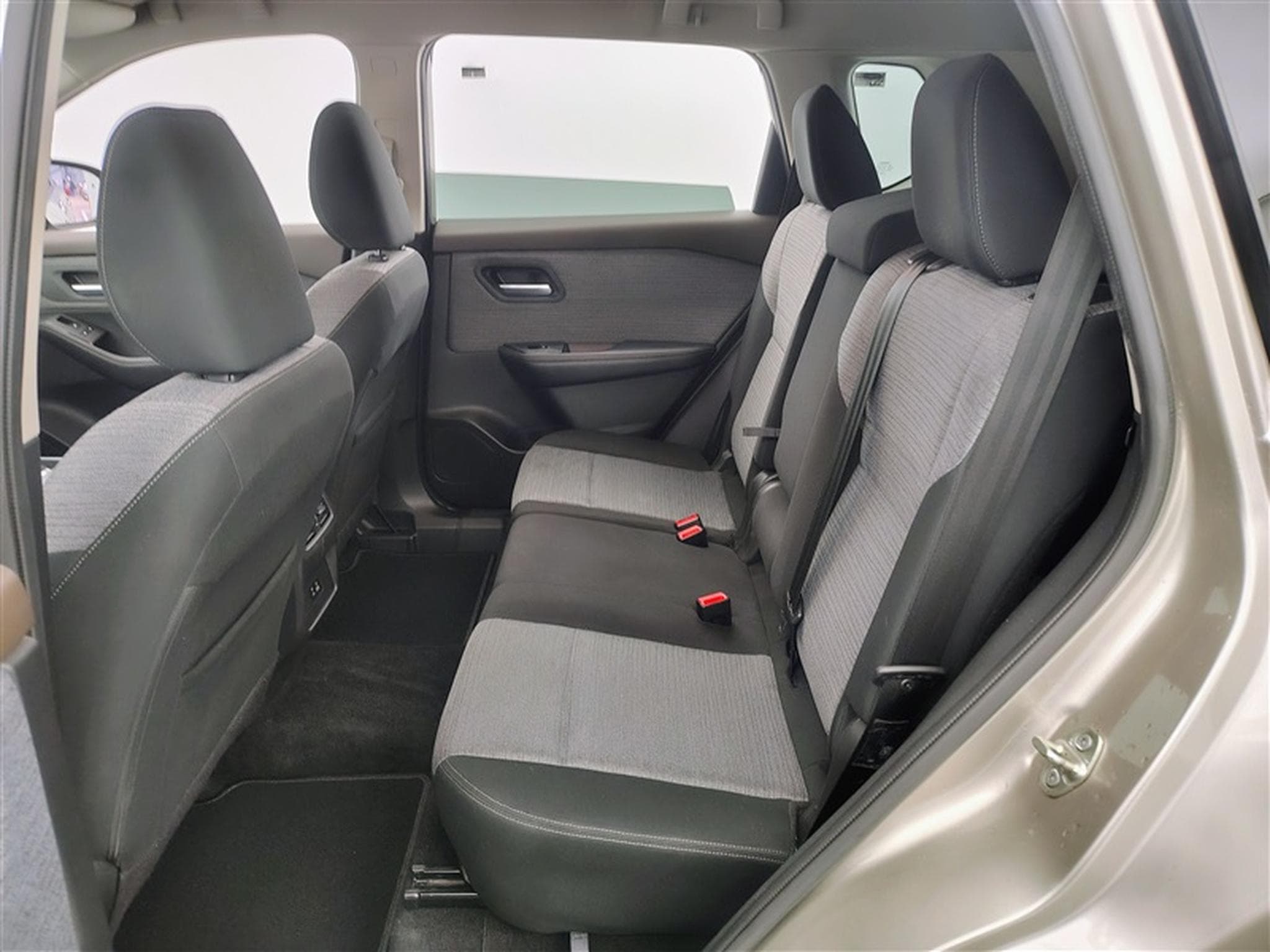 Nissan X-Trail 1.5 DIG-T 2WD N-Connecta 7pl.DCT NAVI / FULL LED (2023) - Photo 13