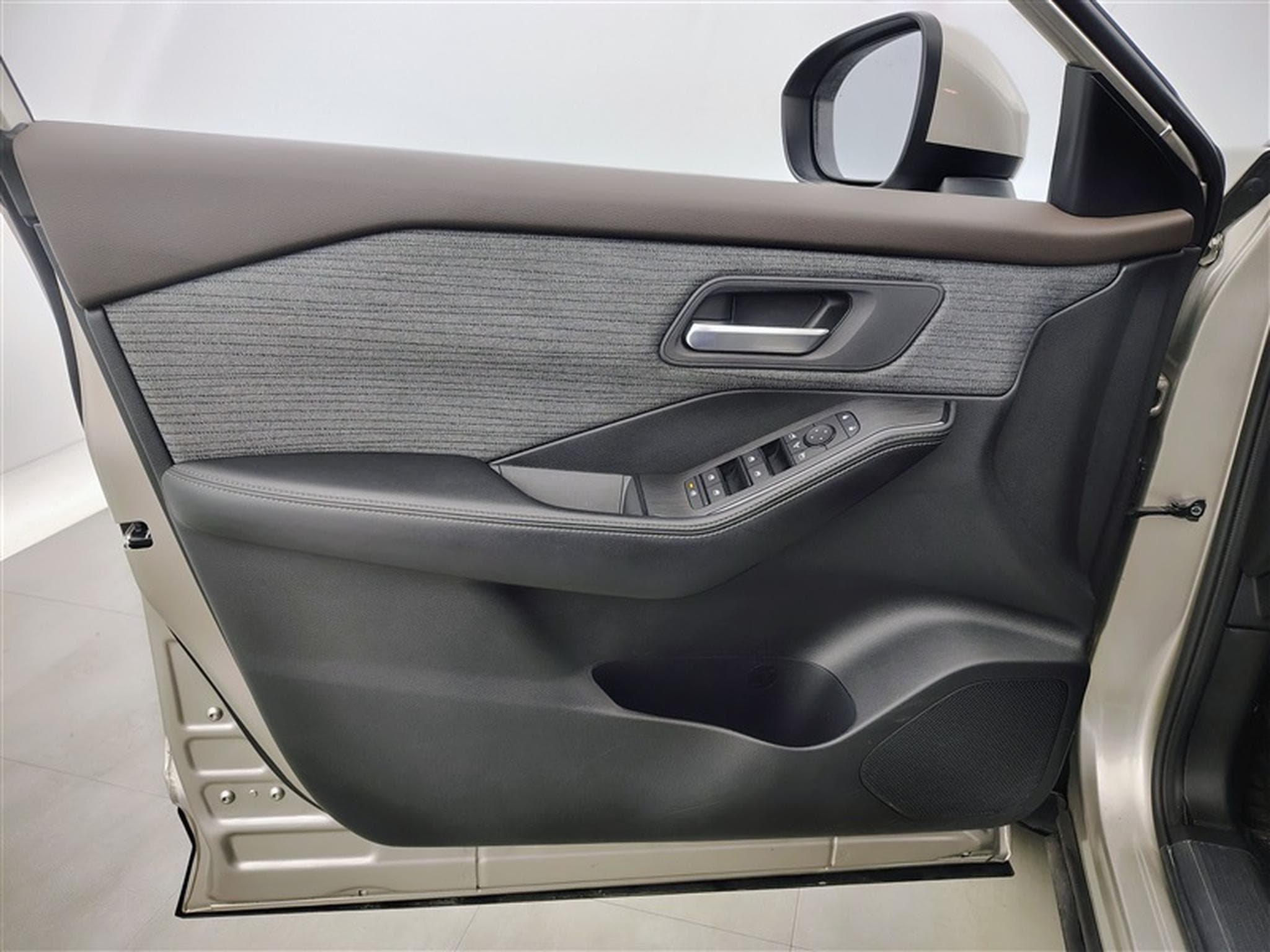 Nissan X-Trail 1.5 DIG-T 2WD N-Connecta 7pl.DCT NAVI / FULL LED (2023) - Photo 17