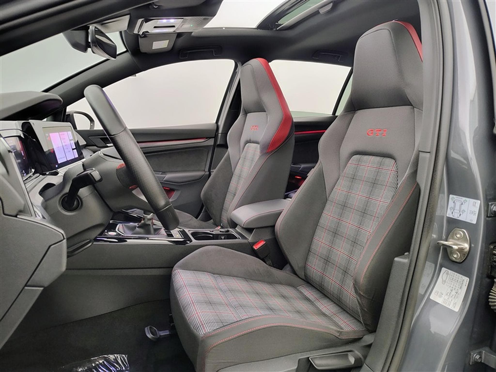 VW Golf 2.0 GTI 245Cv CARPLAY / CAMERA / TO PANO / JANTES "R" (2024) - Photo 7