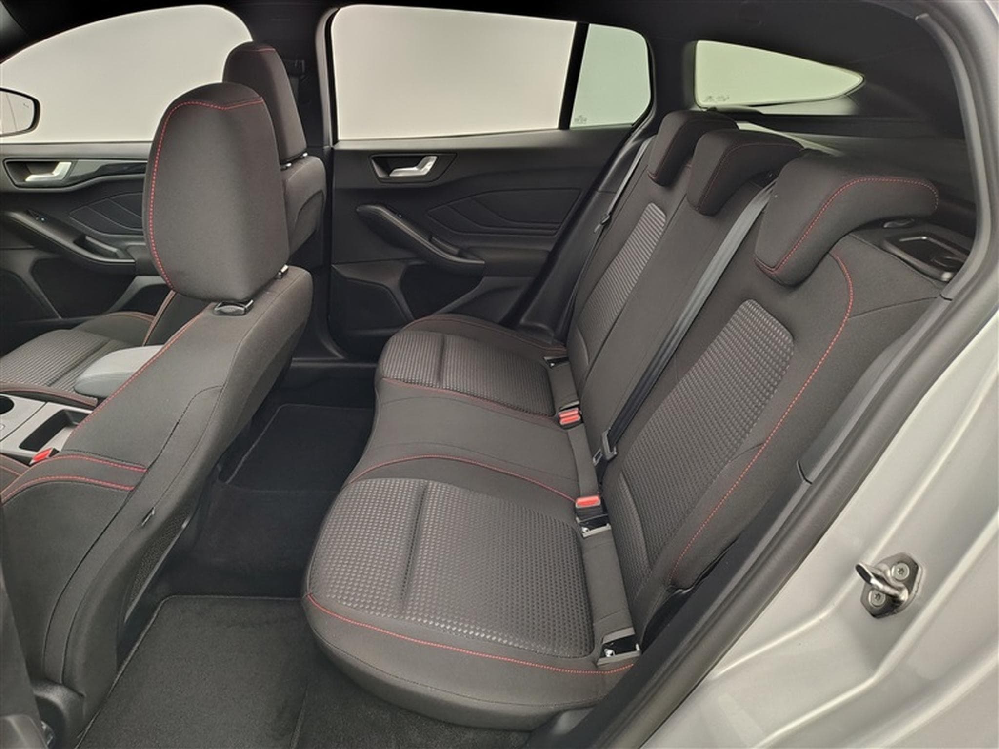 Ford Focus SW EcoBlue PowerShift ST-Line NAV/FULL LED/CAM+PDC/CARPLAY (2025) - Photo 13
