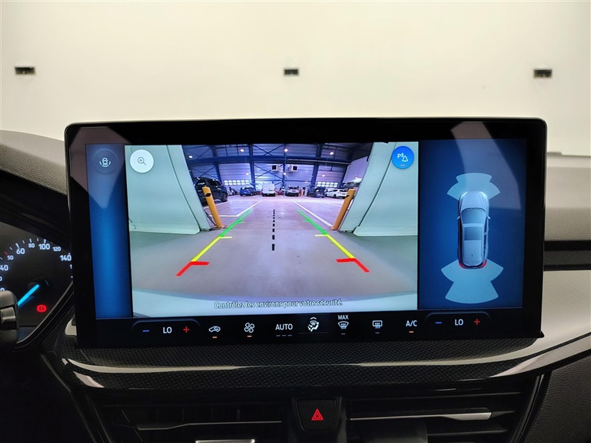 Ford Focus SW EcoBlue PowerShift ST-Line NAV/FULL LED/CAM+PDC/CARPLAY (2025) - Photo 18