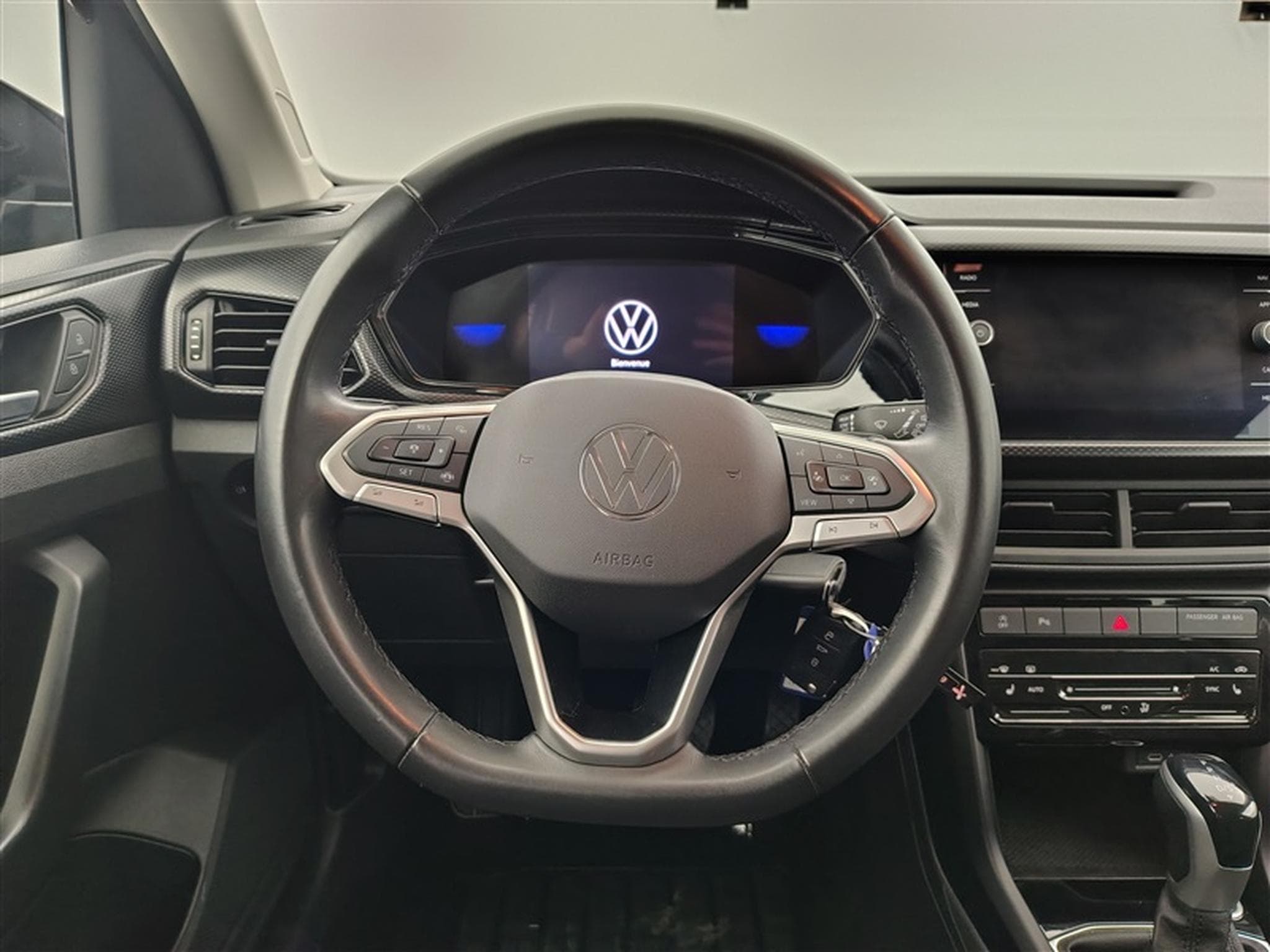 VW T-Cross 1.0 TSI 110cv DSG Life (2023) - Foto 9