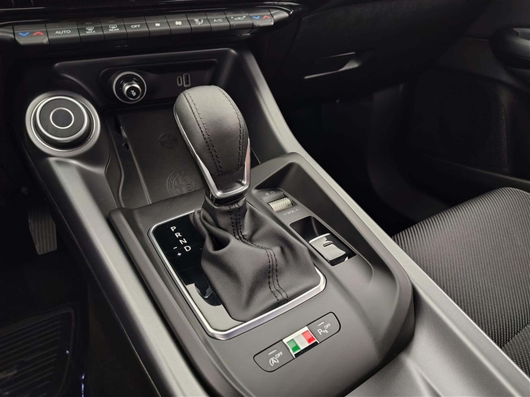 Alfa-Romeo Tonale 1.6 DDCT Sprint NAVI / FULL LED / PDC AV+AR / JA 18" (2022) - Photo 12