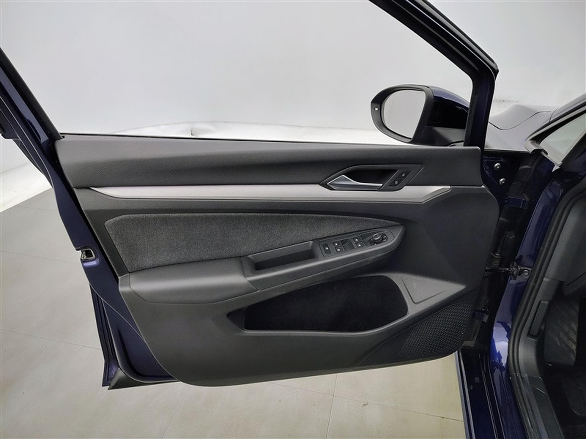 VW Golf 1.0 eTSI Life DSG NAVI / FULL LED / CARPLAY (2023) - Photo 16