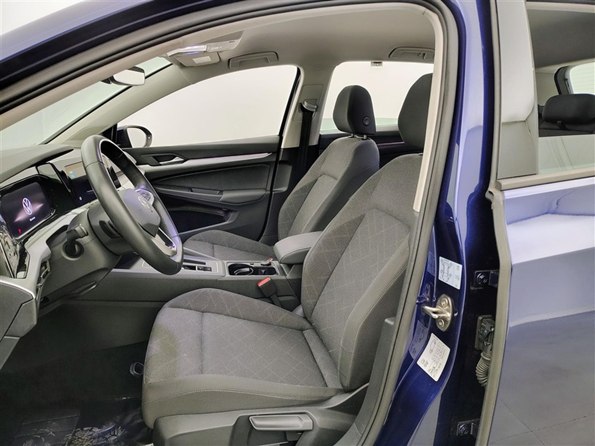 VW Golf 1.0 eTSI Life DSG NAVI / FULL LED / CARPLAY (2023) - Photo 7