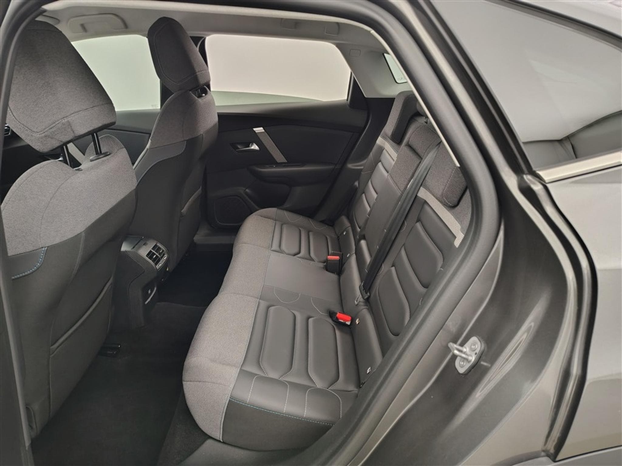 Citroen C4 X 1.2 PureTech 130cv EAT8 Shine NAVI / CARPLAY / CAMERA (2023) - Foto 13