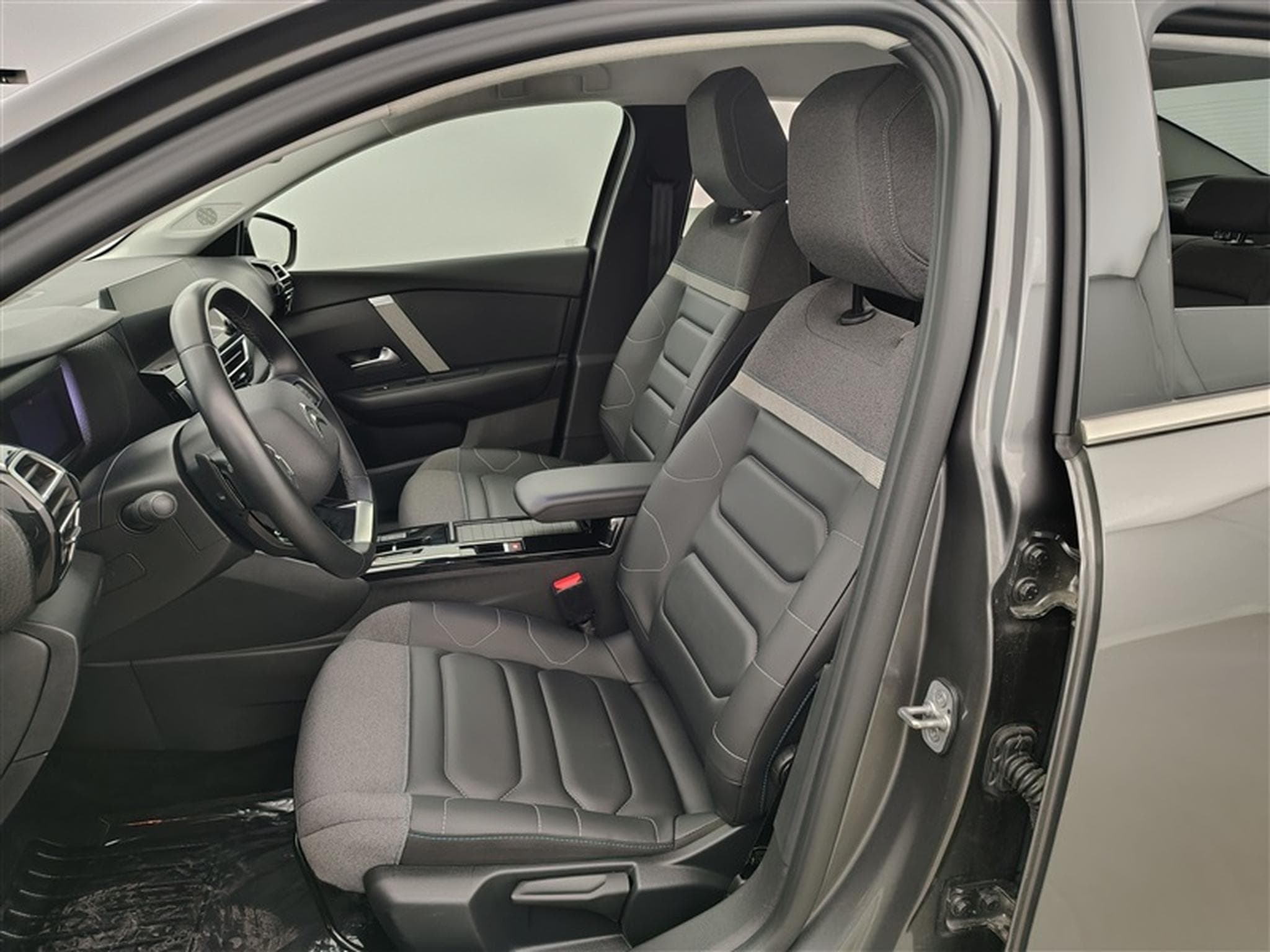 Citroen C4 X 1.2 PureTech 130cv EAT8 Shine NAVI / CARPLAY / CAMERA (2023) - Foto 7