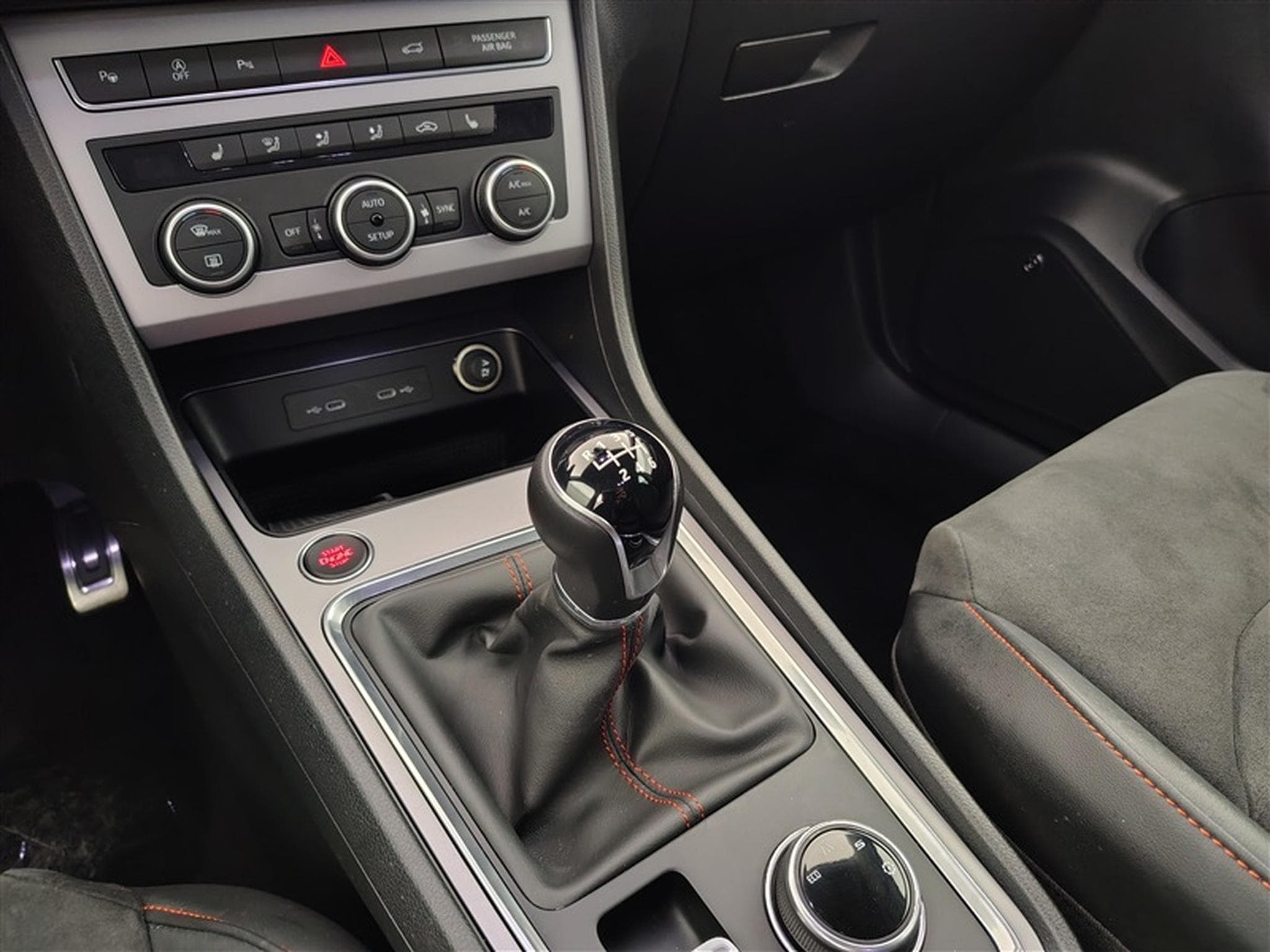 Seat Ateca 2.0 TDI 150cv "FR" NAVI / FULL LED / KEYLESS/ CAMERA / JA 19 (2023) - Foto 12