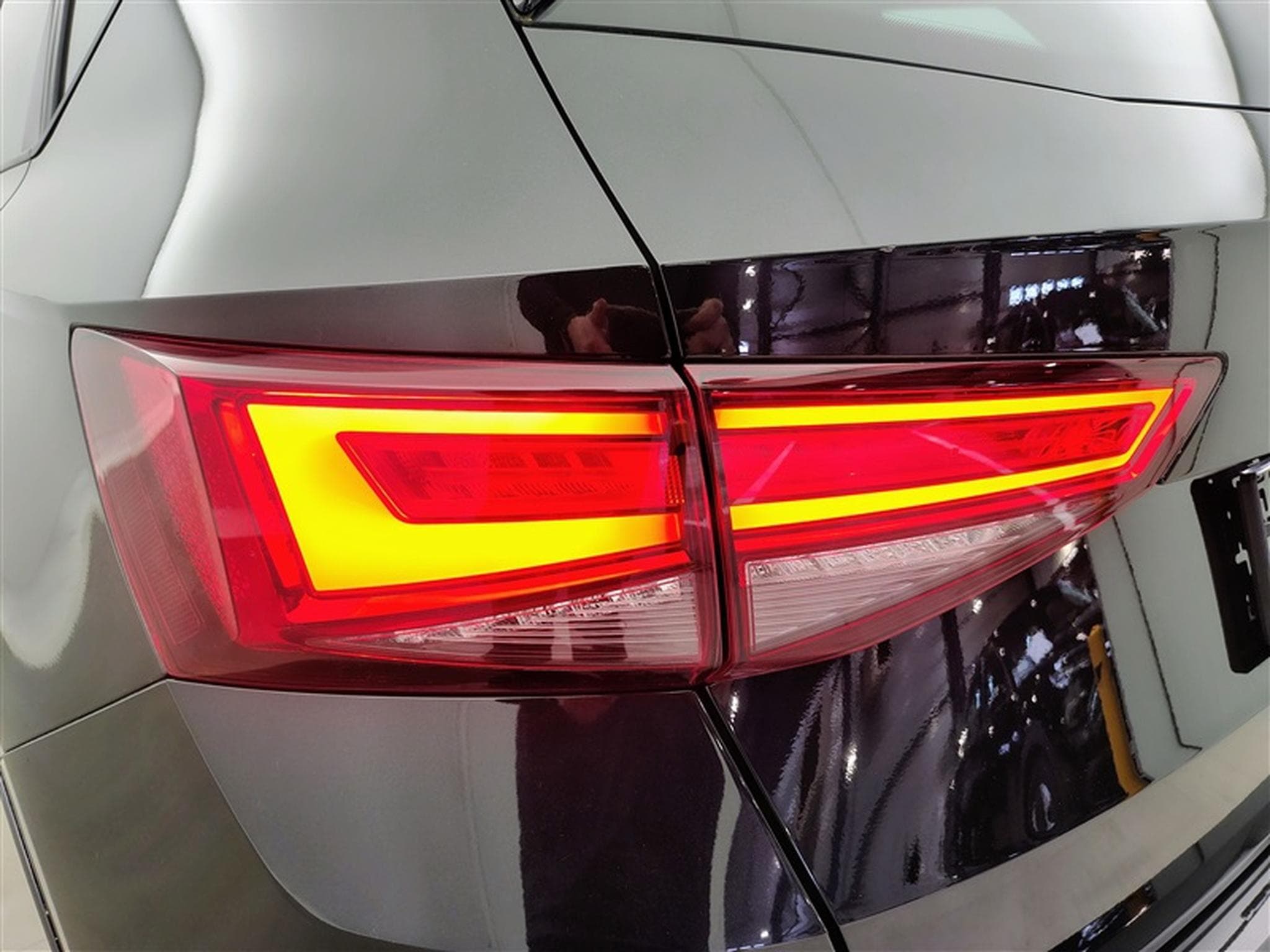 Seat Ateca 2.0 TDI 150cv "FR" NAVI / FULL LED / KEYLESS/ CAMERA / JA 19 (2023) - Foto 16