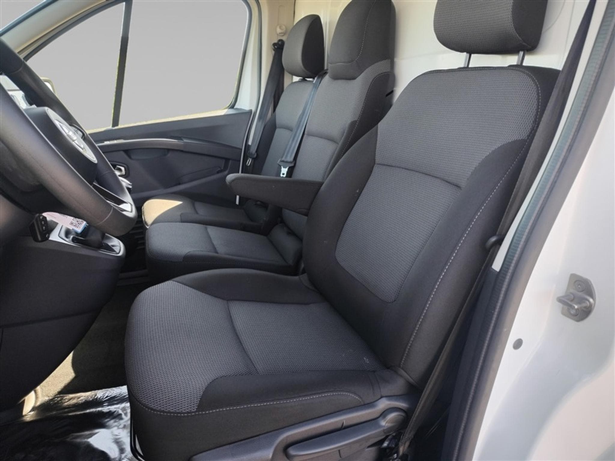 Nissan Primastar 2.0 dCi 30 L2H1 FULL LED / CLIM (2024) - Foto 7