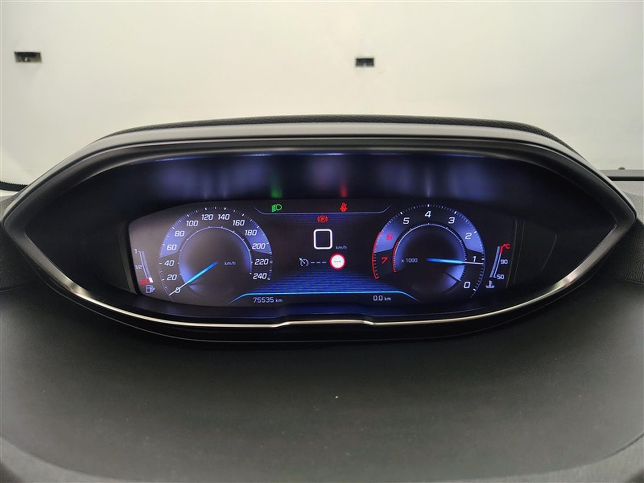 Peugeot 5008 1.2 PureTech 130cv Active 7pl. NAVI / PDC AV+AR / JA 17" (2019) - Foto 10