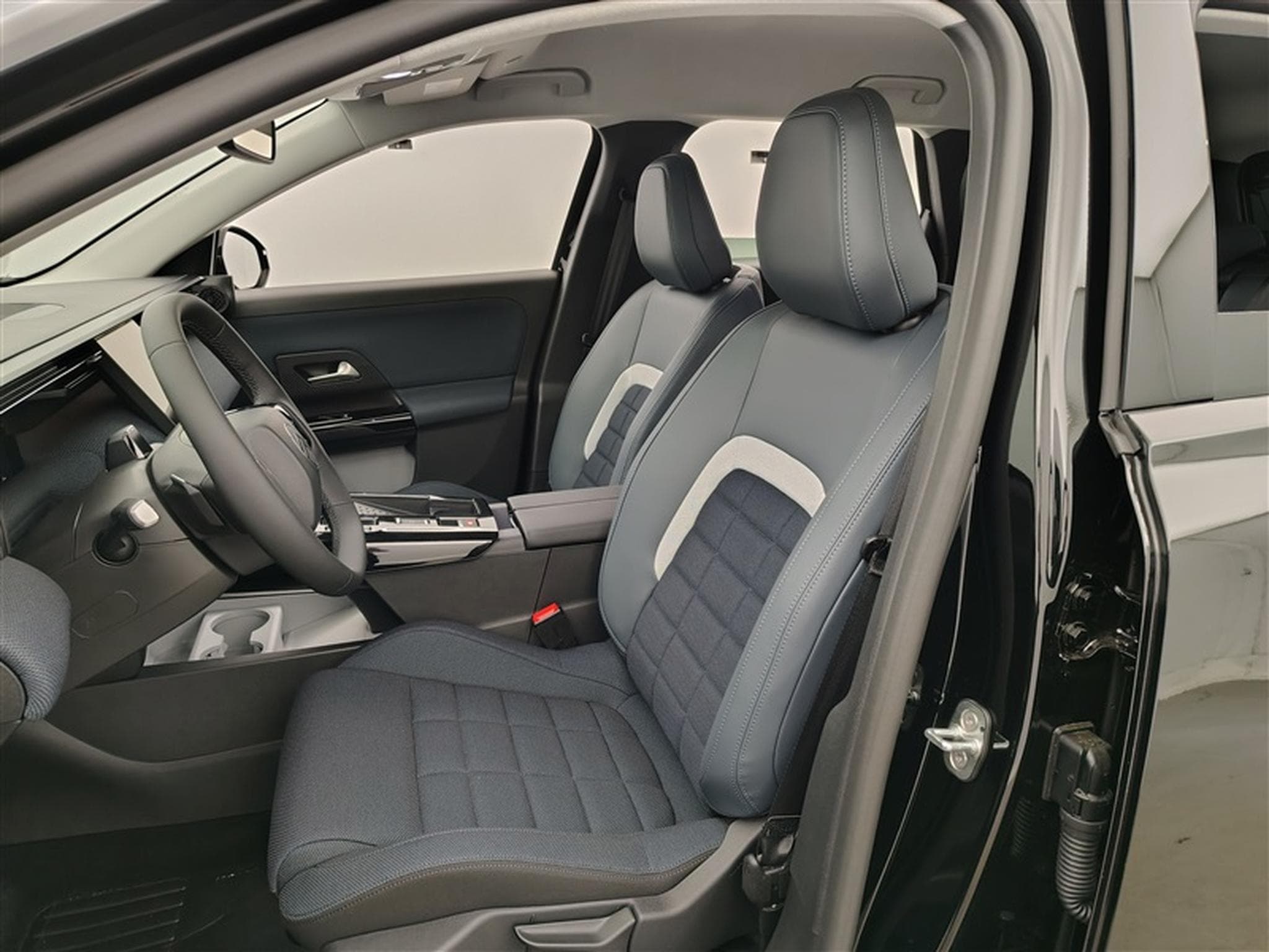 Citroen C5 Aircross 1.2 Hybrid 145cv E-DCS6 Plus NAVI / FULL LED / CAMERA / JA19 (2026) - Foto 7