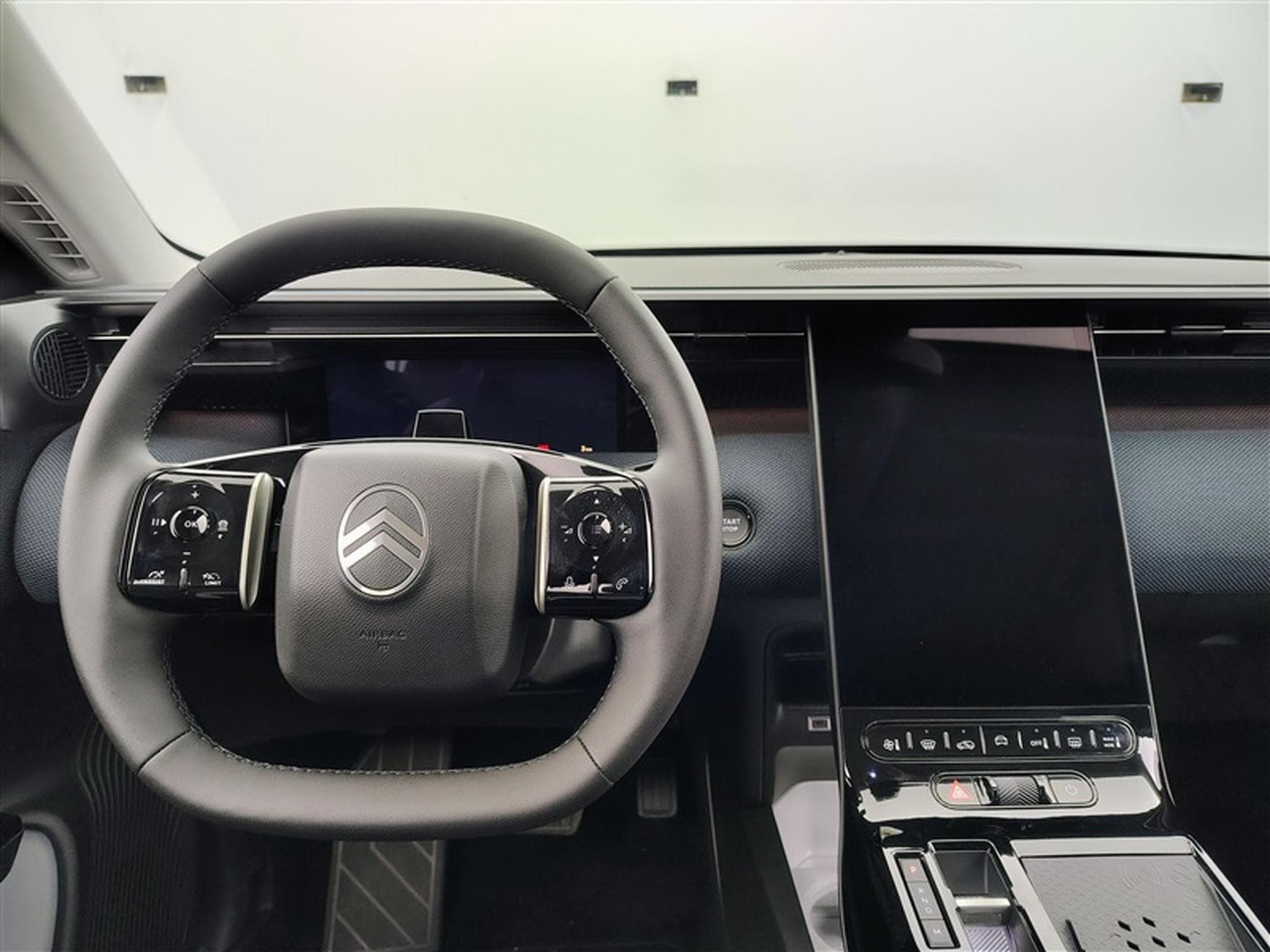 Citroen C5 Aircross 1.2 Hybrid 145cv E-DCS6 Plus NAVI / FULL LED / CAMERA / JA19 (2026) - Foto 9