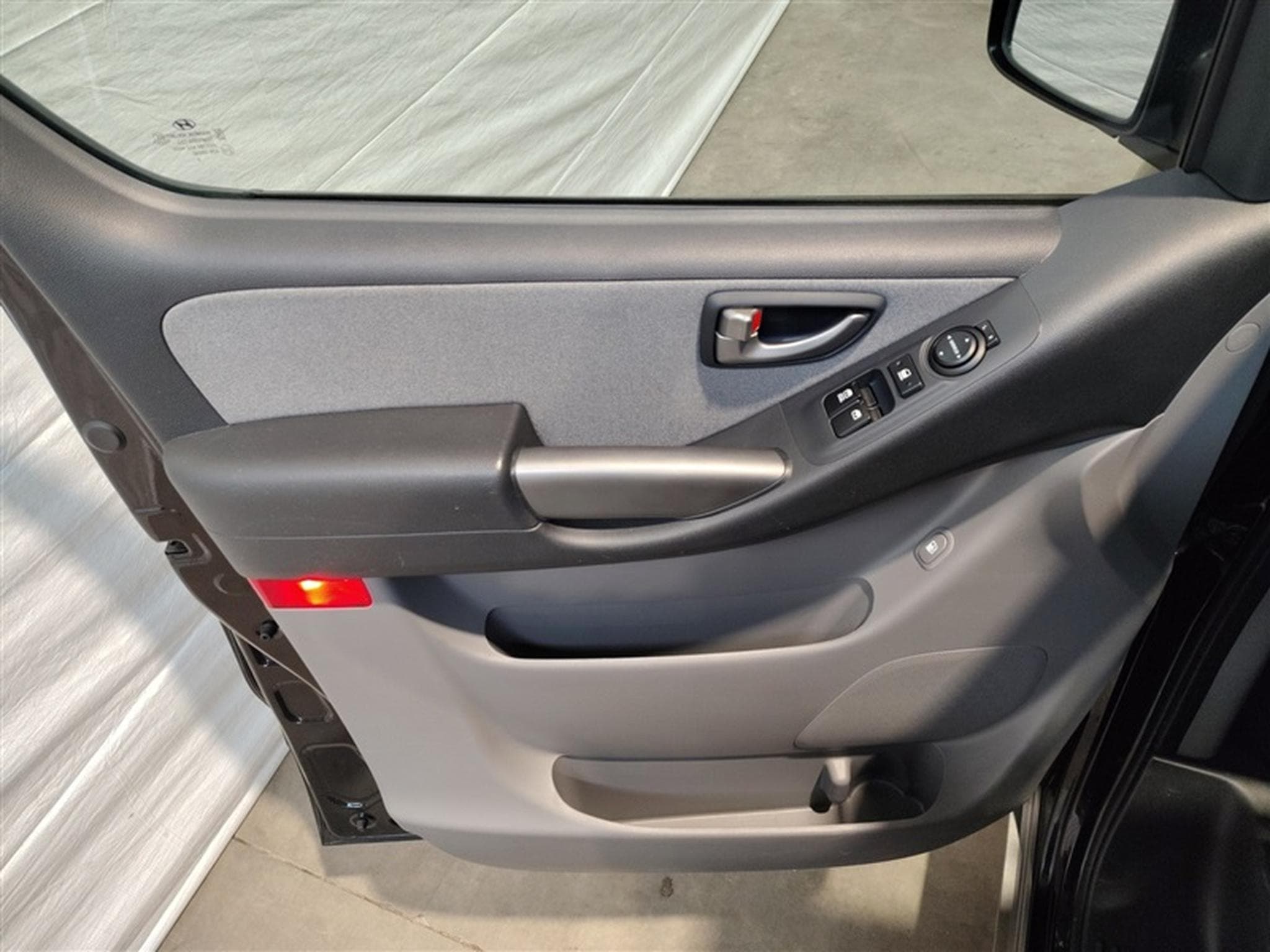 Hyundai H1 2.5 CRDi Executive 8PL (2020) - Foto 15
