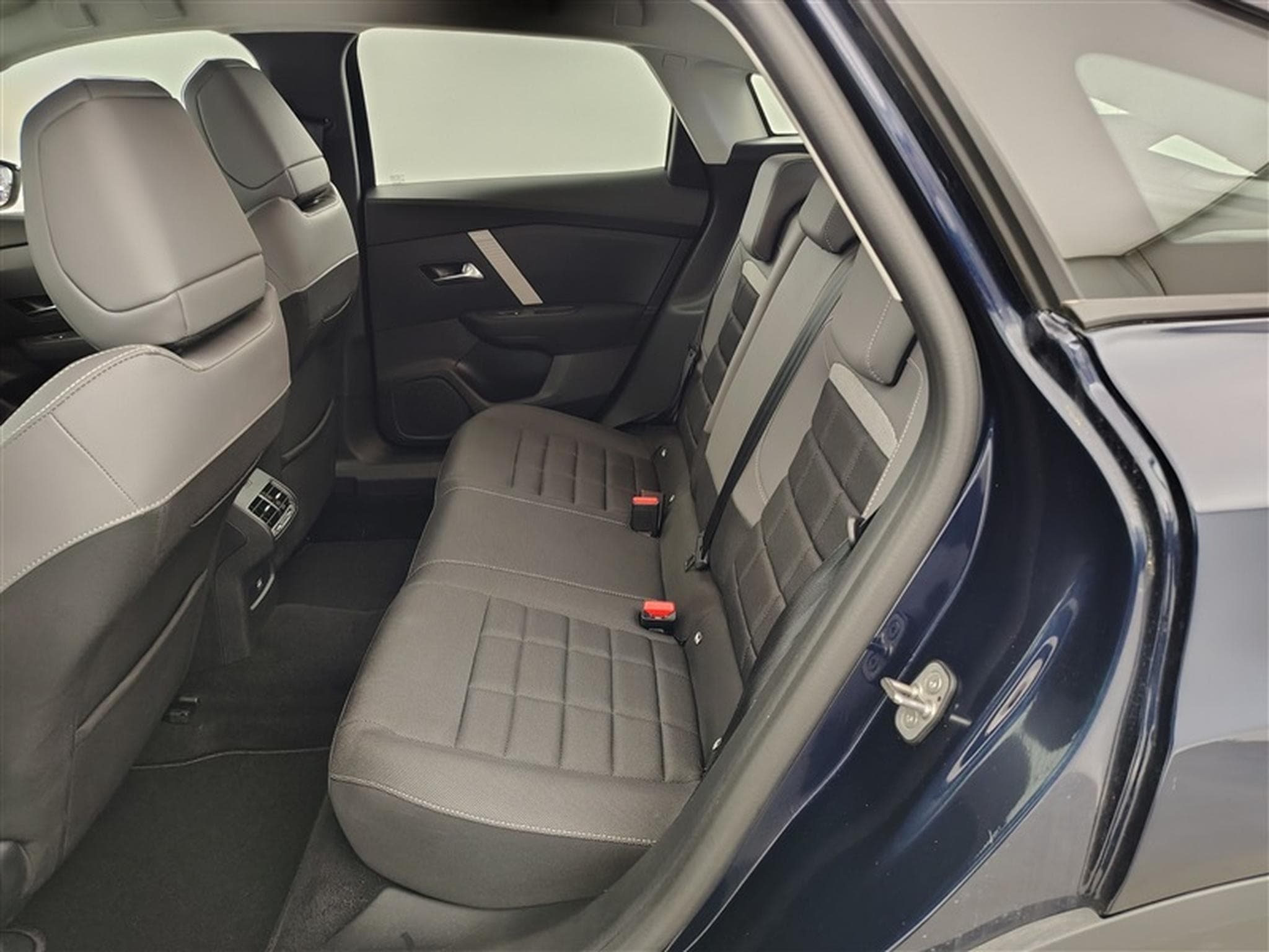 Citroen C4 1.2 PureTech 130cv EAT8 Plus NAVI / CARPLAY (2025) - Foto 13