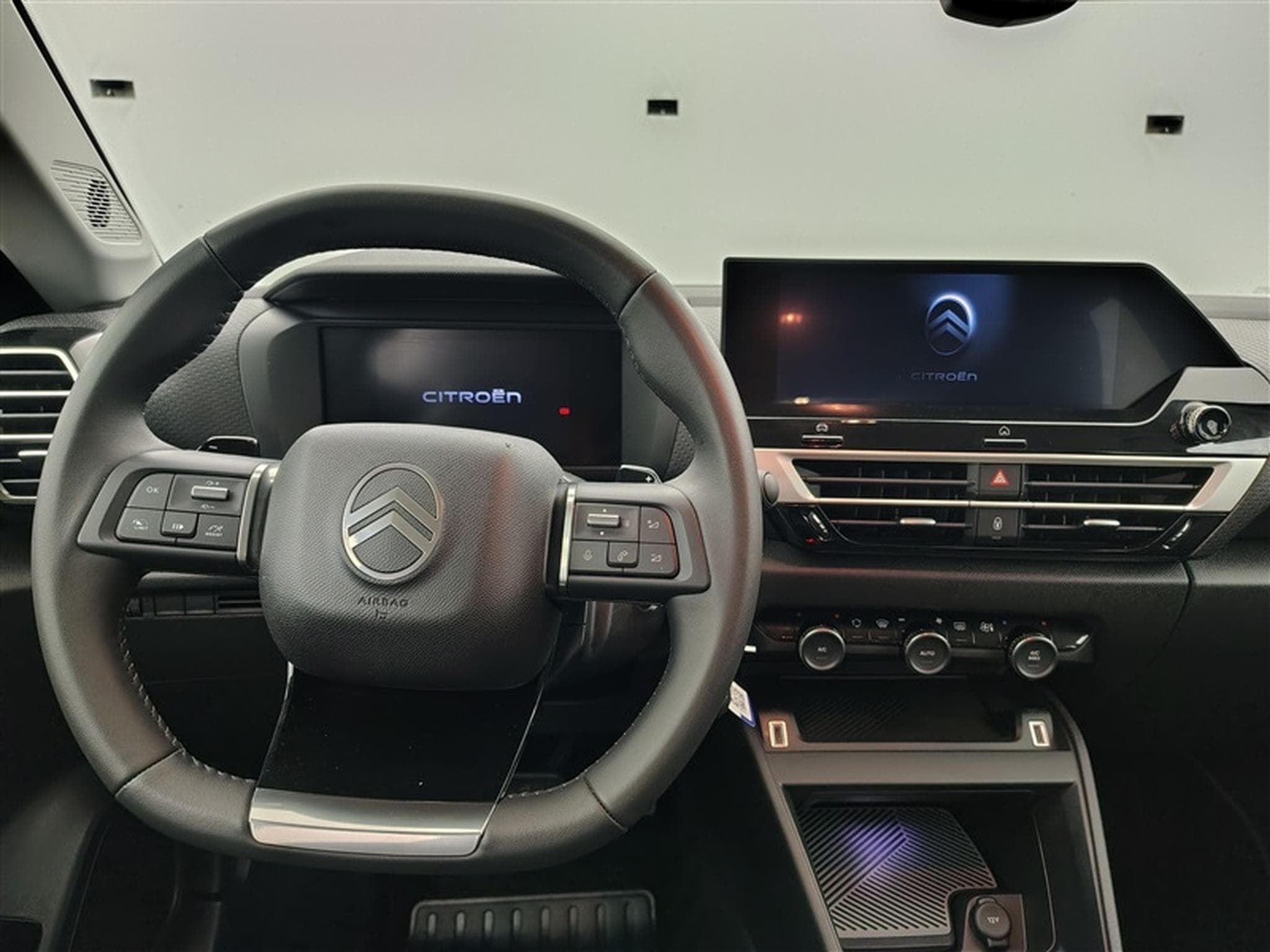 Citroen C4 1.2 PureTech 130cv EAT8 Plus NAVI / CARPLAY (2025) - Foto 9