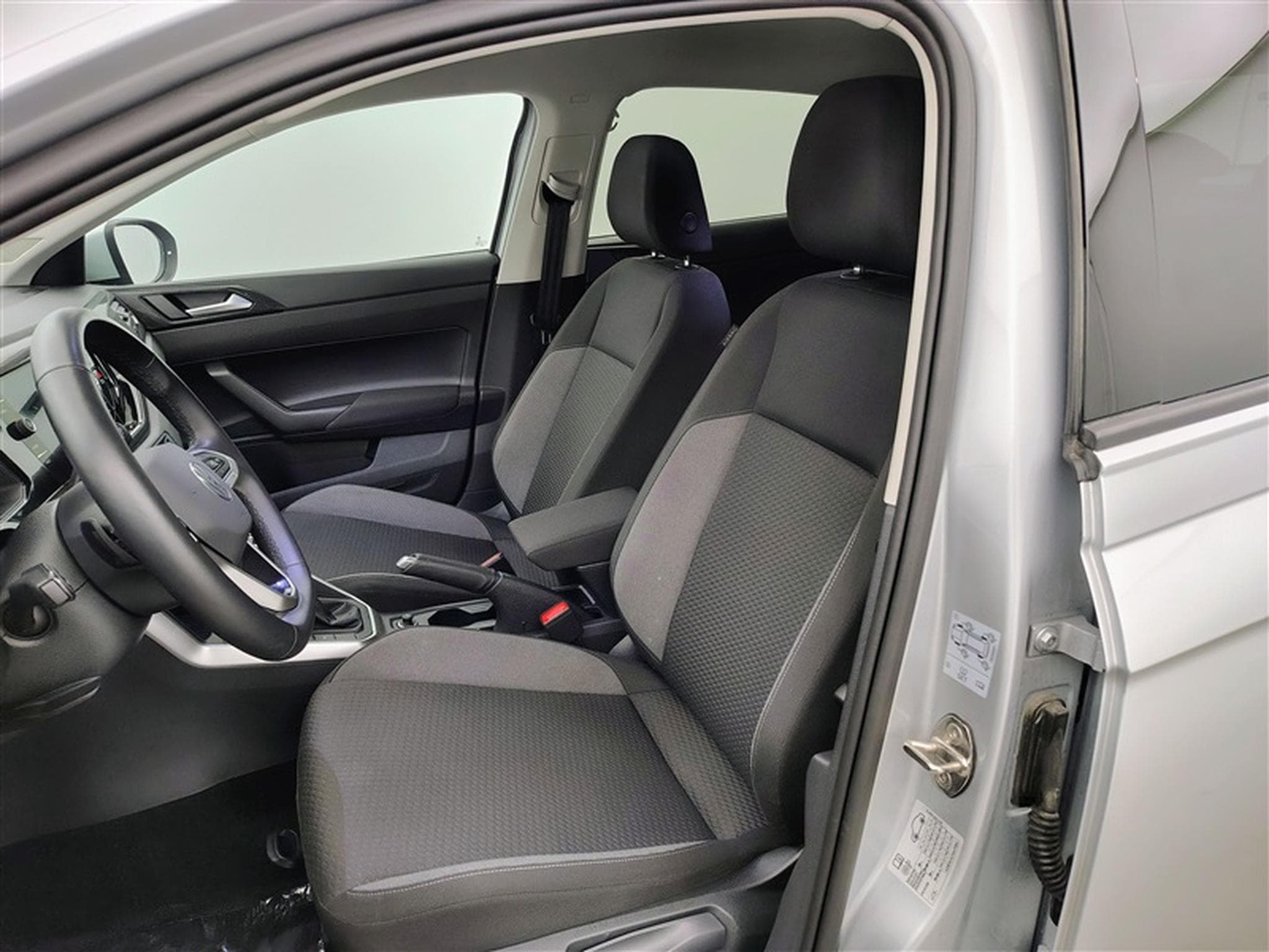 VW Taigo 1.0 TSI 115cv DSG Life CARPLAY / CAMERA / FULL LED (2025) - Foto 6