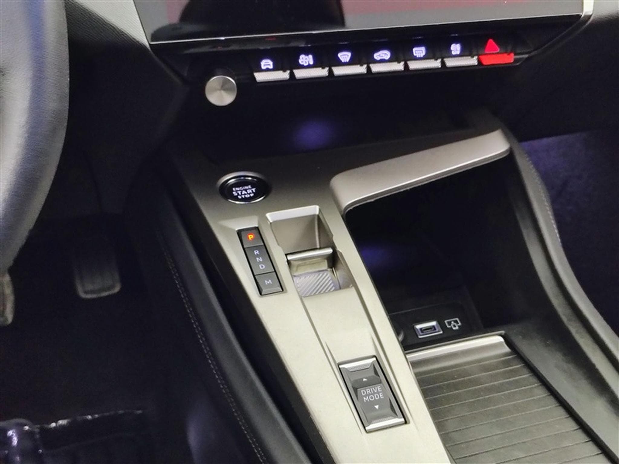 Peugeot 308 1.2 Turbo 130cv EAT8 Allure CARPLAY/FULL LED/CAM 360/COCKPIT (2024) - Foto 12