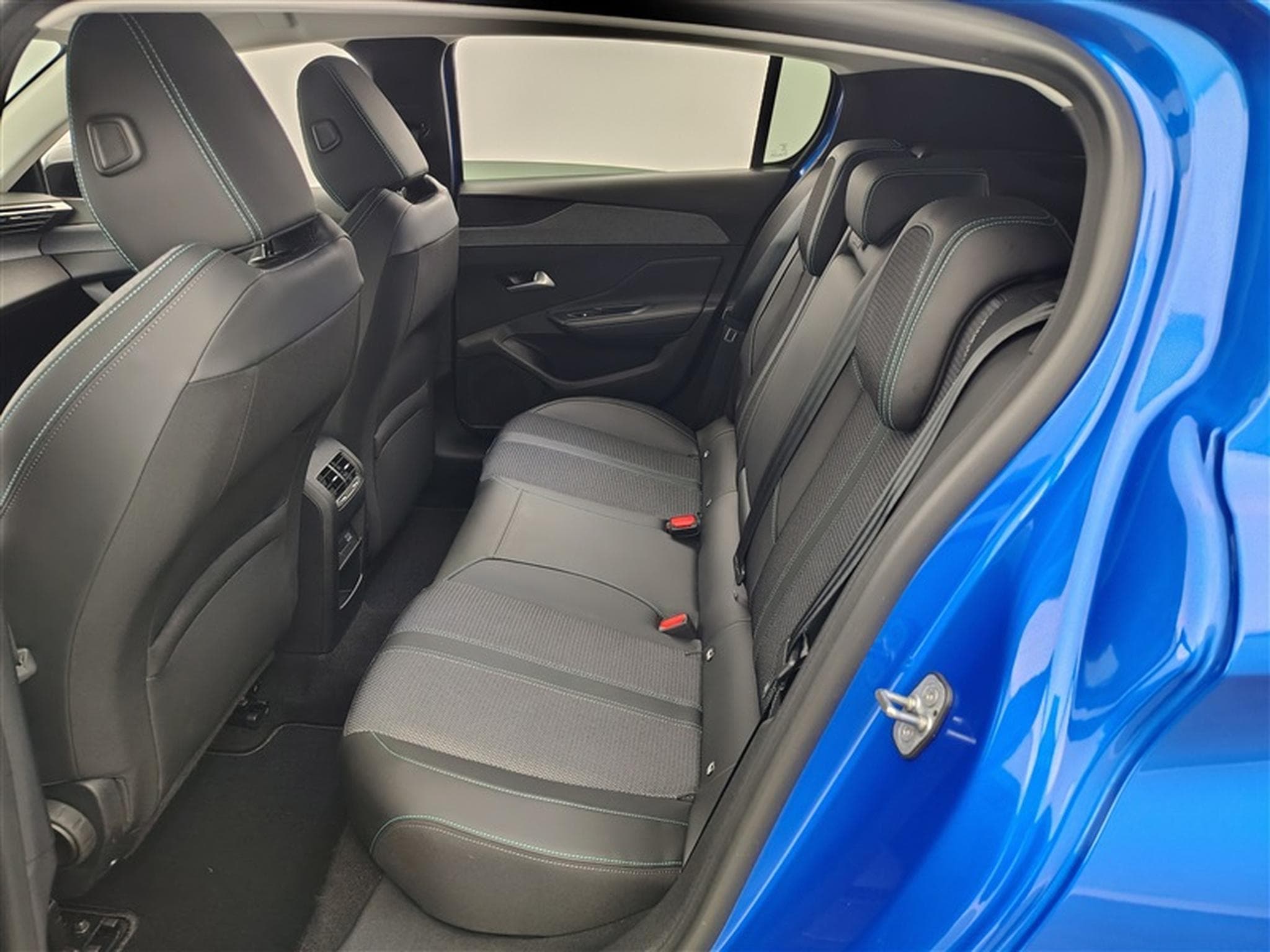 Peugeot 308 1.2 Turbo 130cv EAT8 Allure CARPLAY/FULL LED/CAM 360/COCKPIT (2024) - Foto 13