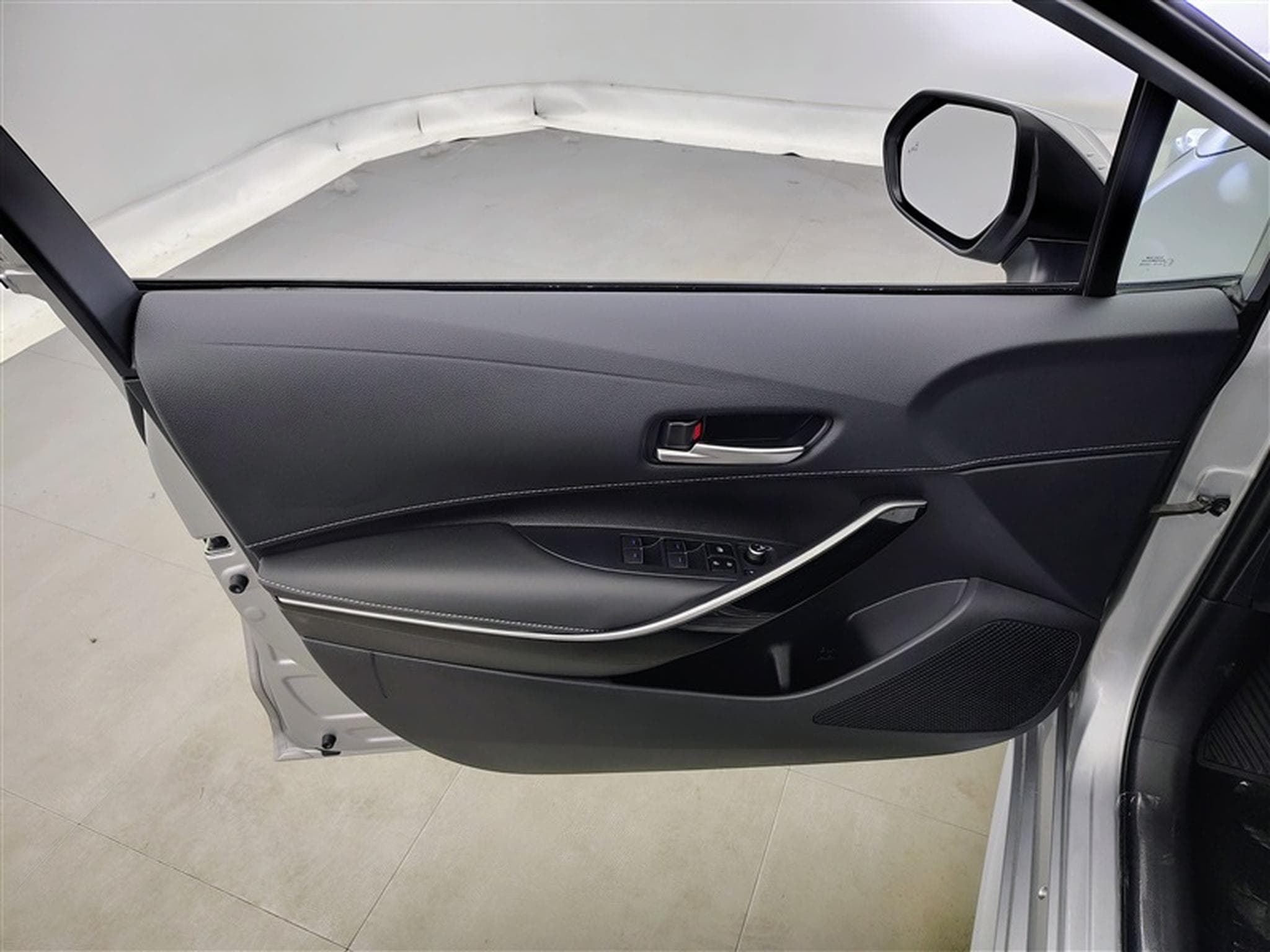 Toyota Corolla TS Hybrid 1.8 Style e-CVT *NAVI/FULL LED/CARPLAY/CAM/JA17* (2023) - Foto 17