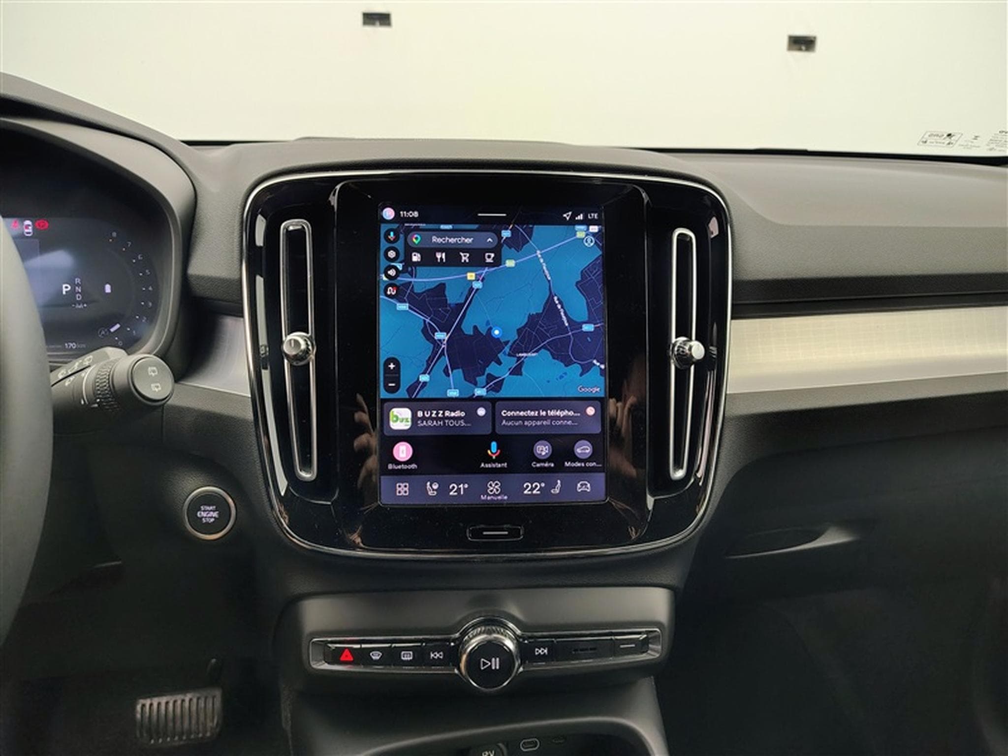 Volvo XC40 2.0 B3 Geartronic NAVI / FULL LED / HARMANN KARDON / CAMERA (2026) - Foto 11