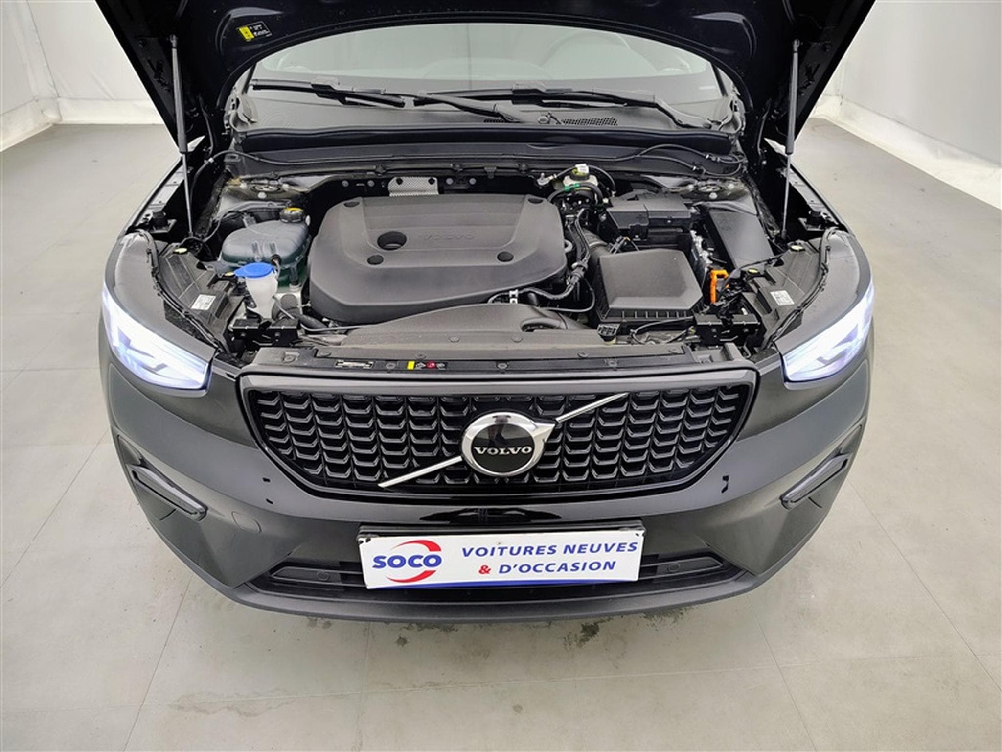 Volvo XC40 2.0 B3 Geartronic NAVI / FULL LED / HARMANN KARDON / CAMERA (2026) - Foto 20